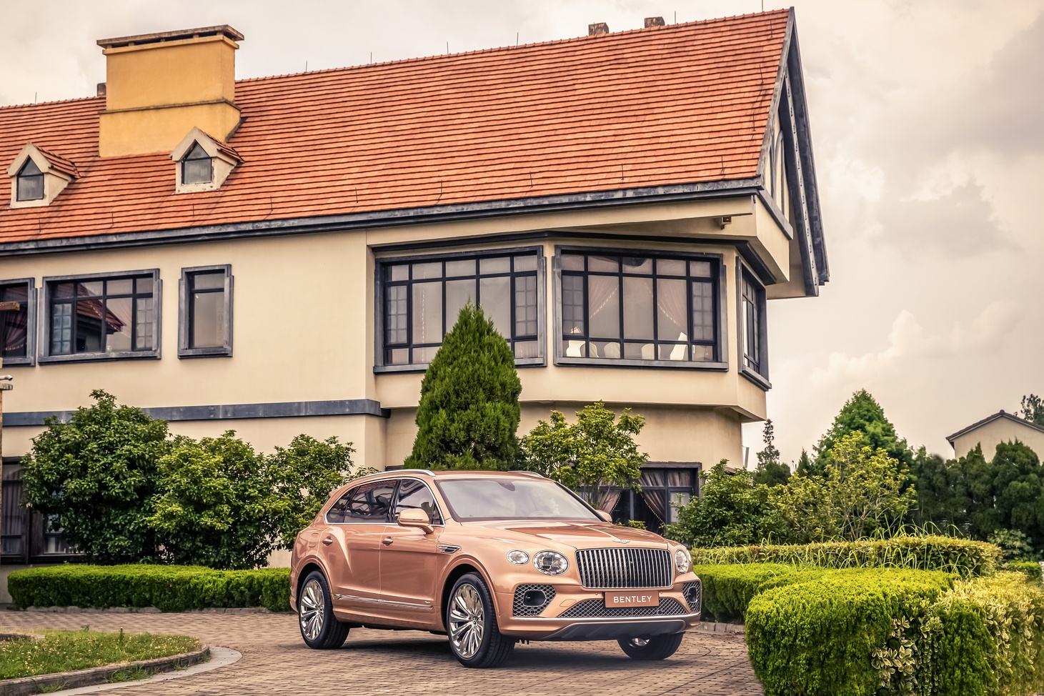 Gia ban Bentley Bentayga EWB anh 2