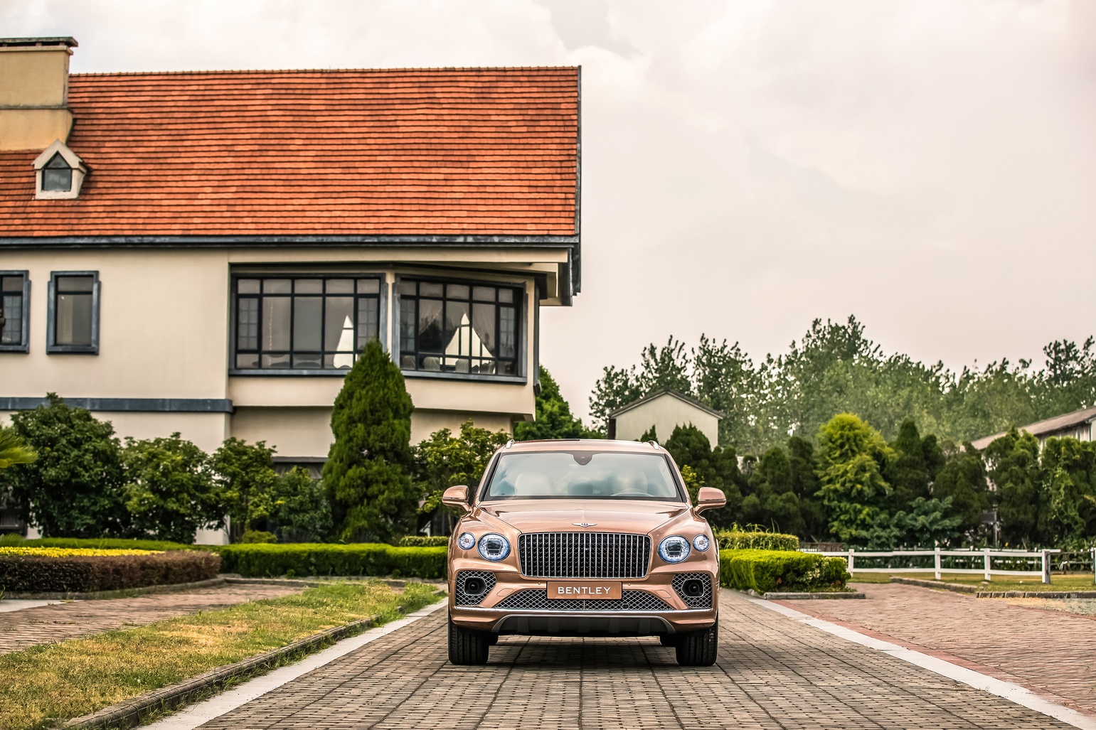Gia ban Bentley Bentayga EWB anh 3