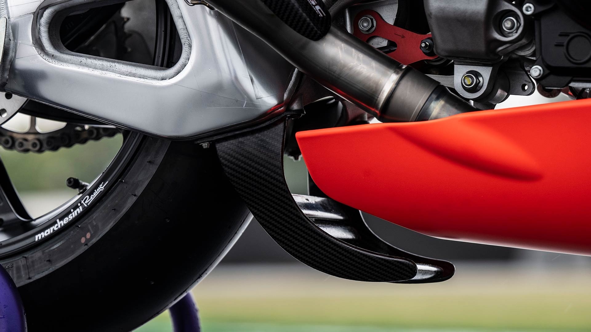 Sieu xe Aprilia RSV4 Xtrenta anh 5