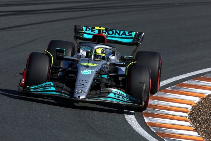 Lewis Hamilton bi phat xuat phat cuoi hinh anh