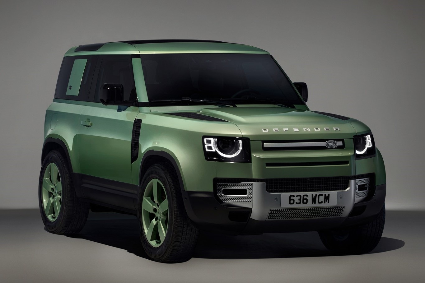 Land Rover Defender dac biet co gia khoi diem gan 100.000 USD hinh anh