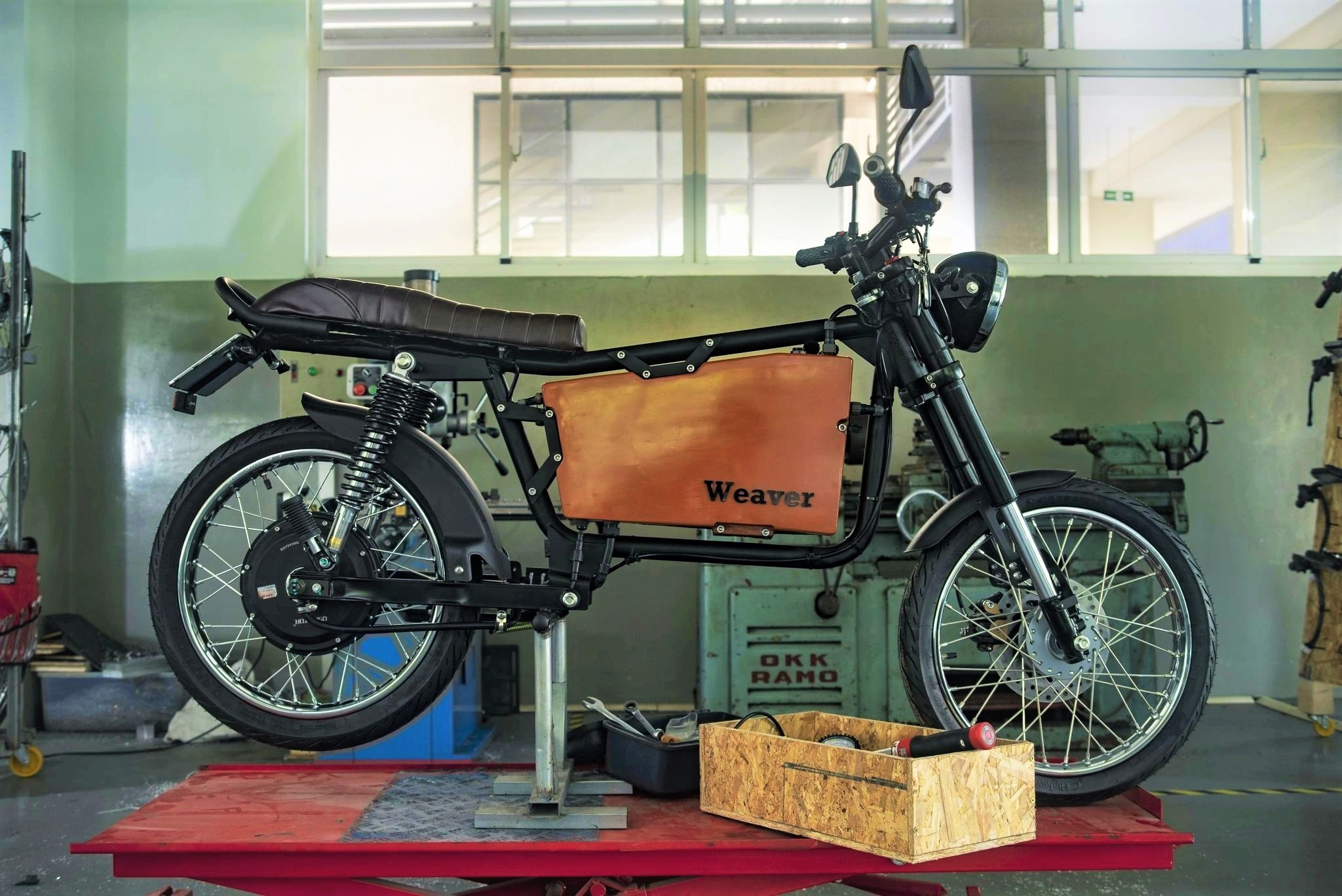 Xe may dien Dat Bike gap loi co the gay nut khung suon hinh anh