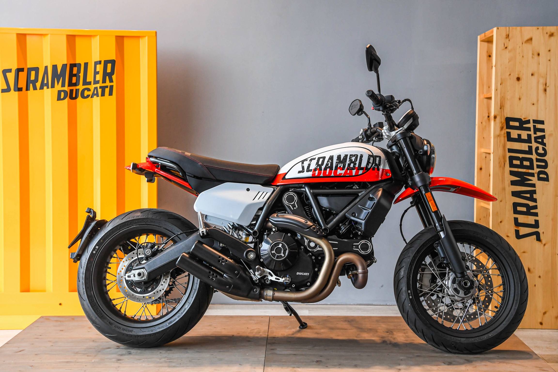 Scrambler Urban Motard 400 trieu anh 2