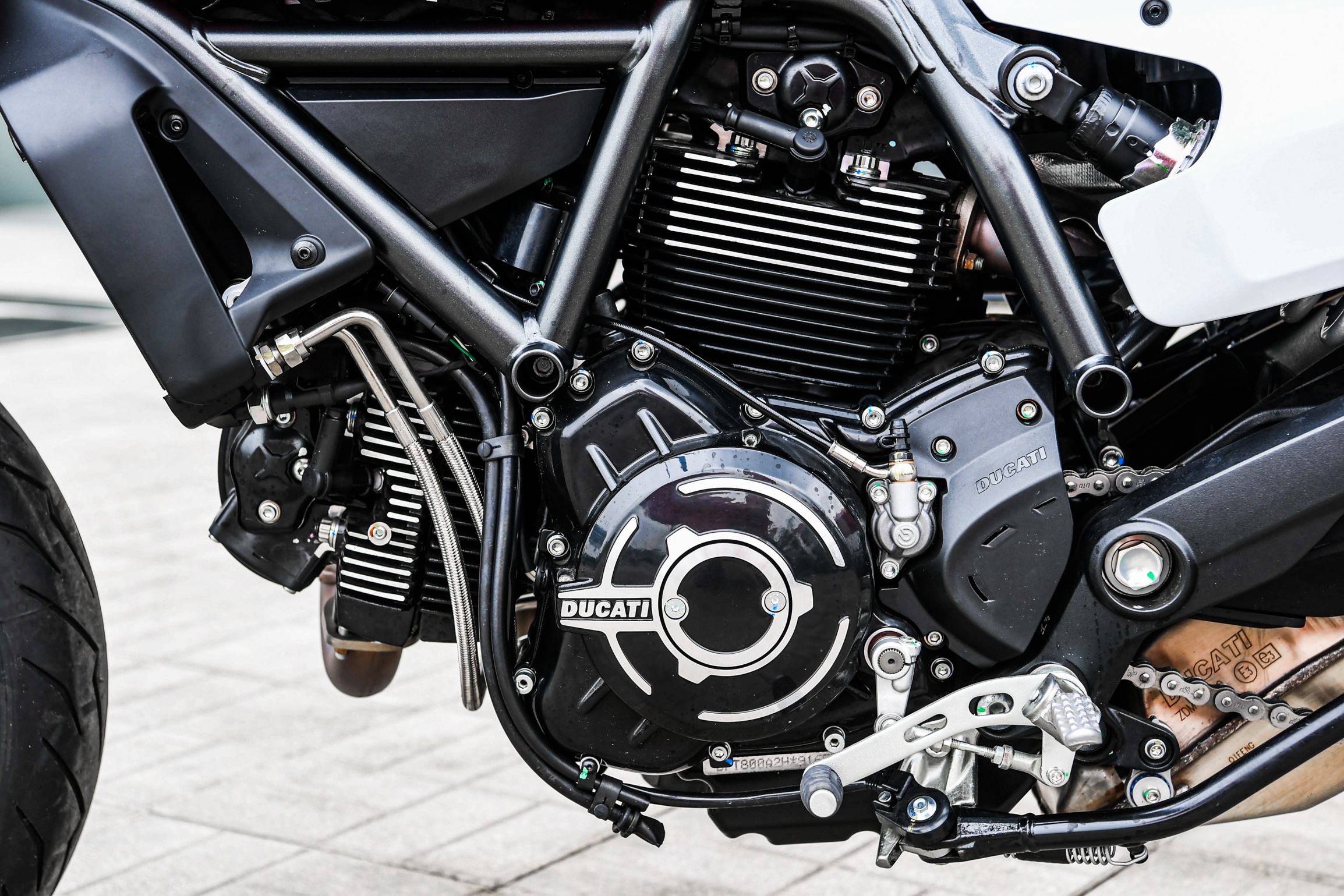 Scrambler Urban Motard 400 trieu anh 9