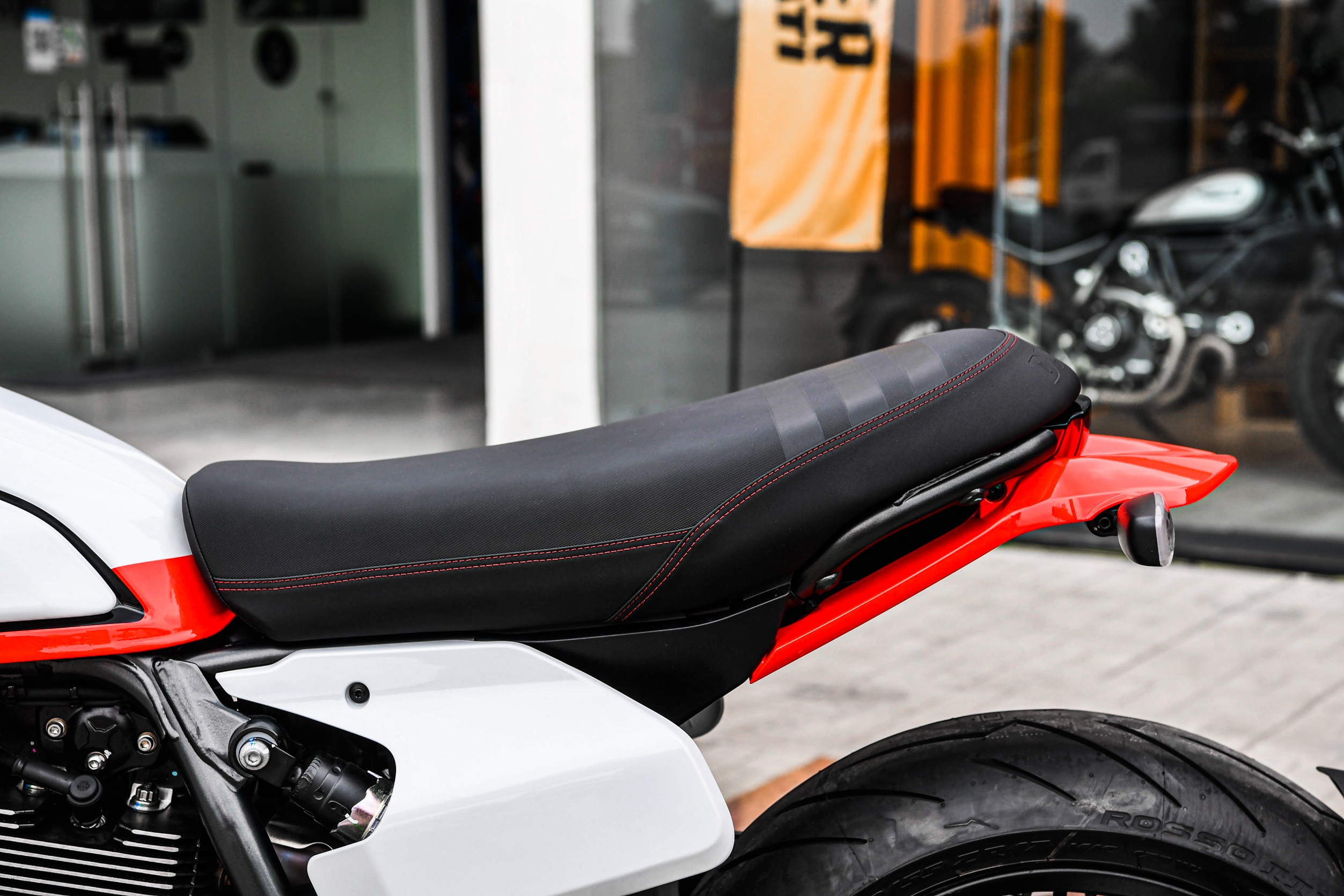 Scrambler Urban Motard 400 trieu anh 7