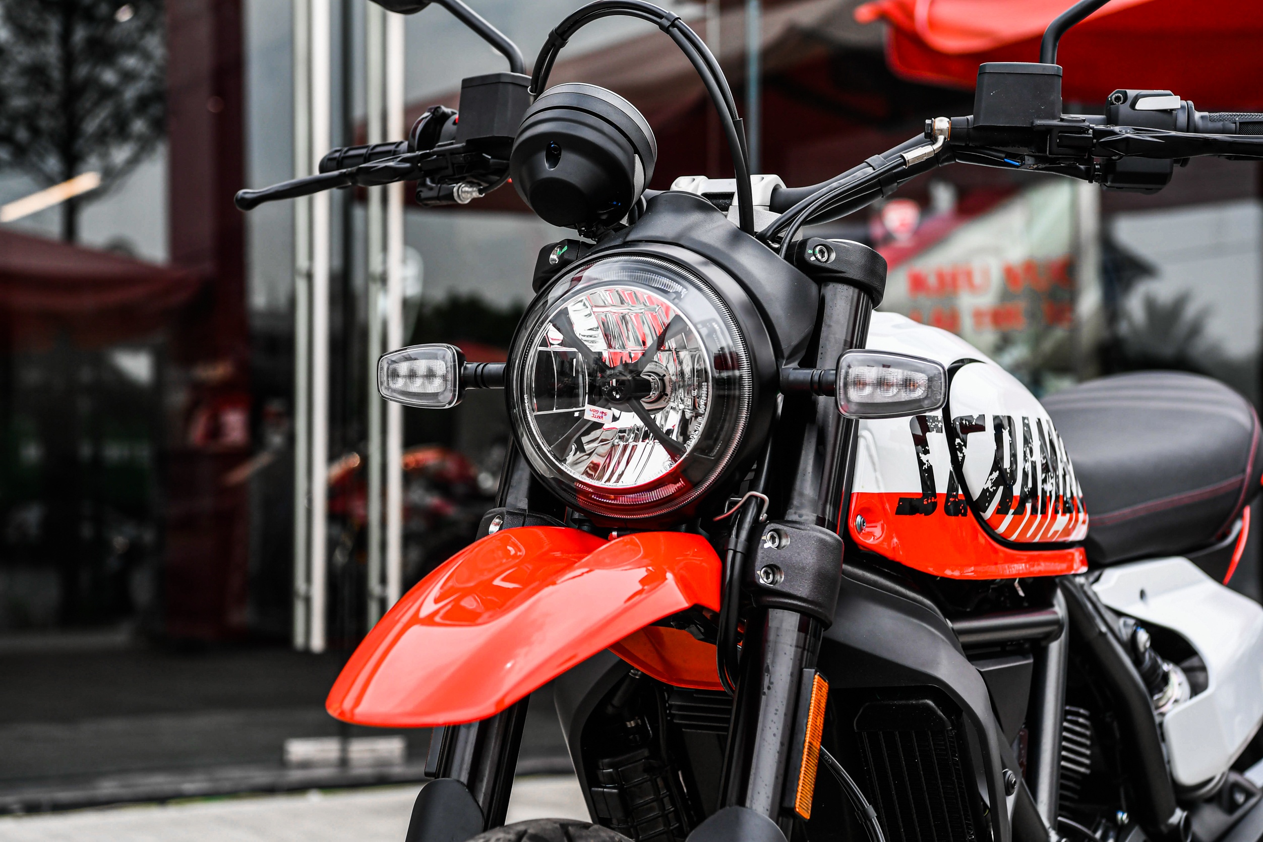 Scrambler Urban Motard 400 trieu anh 3