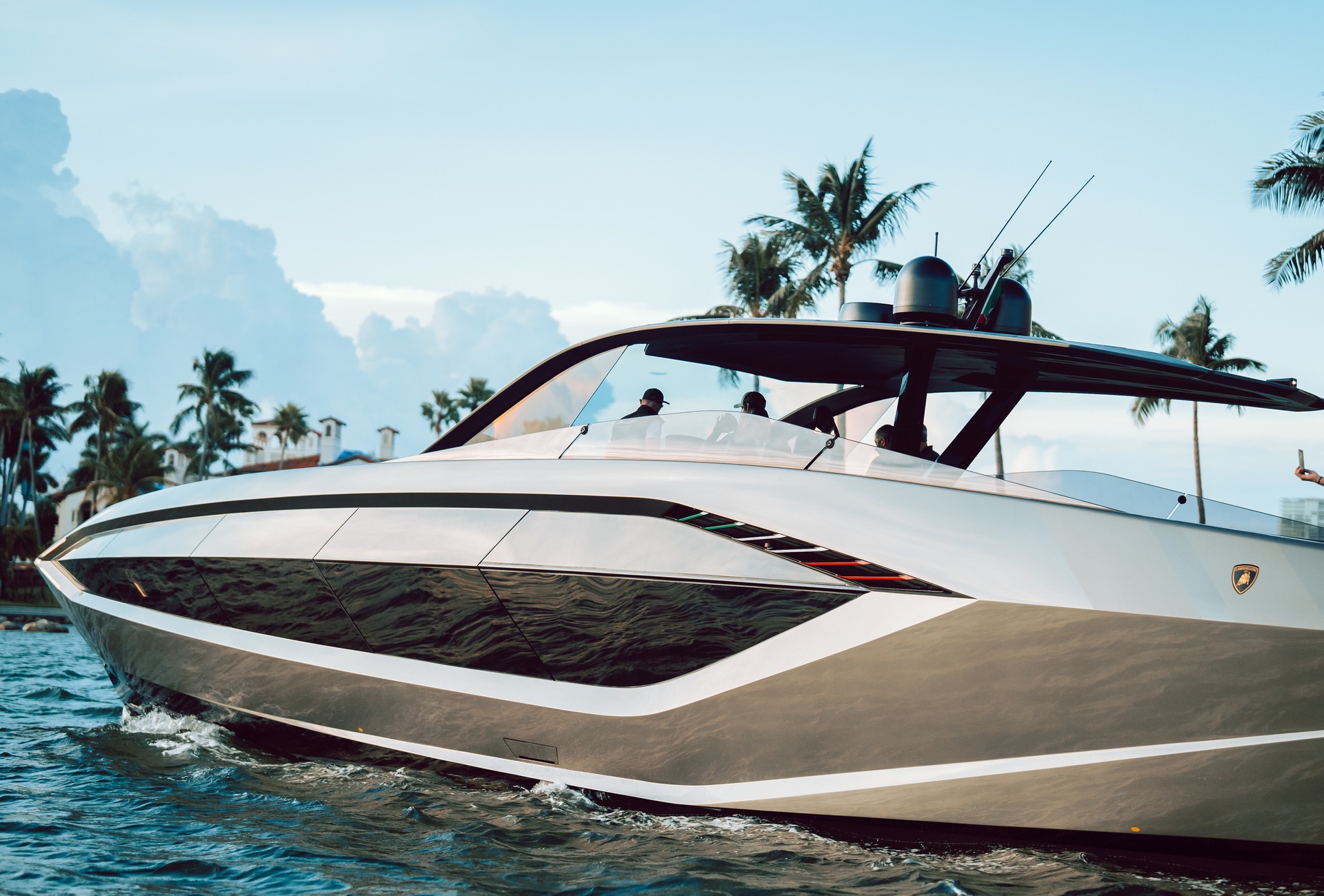 Du thuyen Lamborghini xuat hien tai My hinh anh