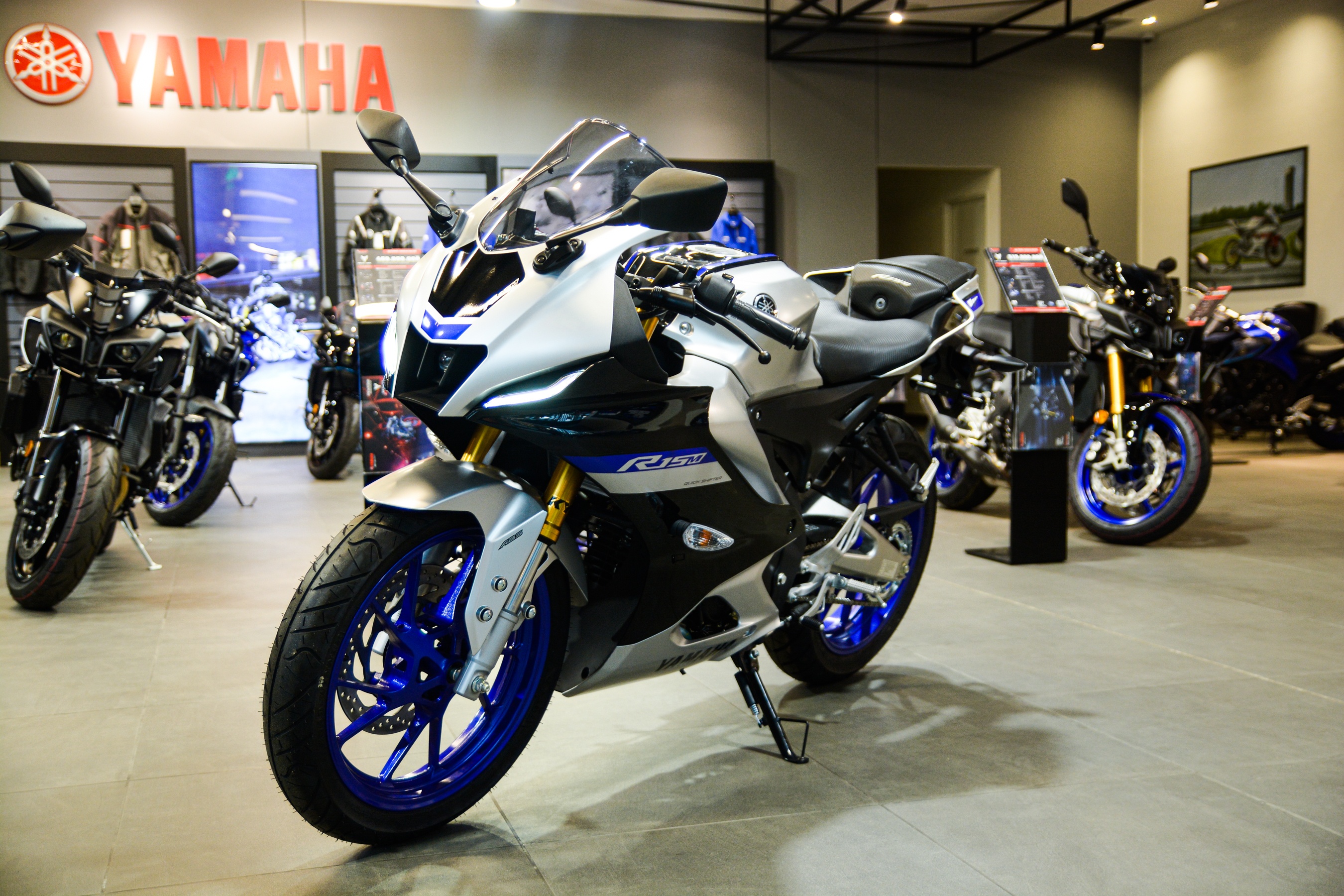 YZF-R15M encounters difficulties 4 YZF-R15M encounters difficulties 4