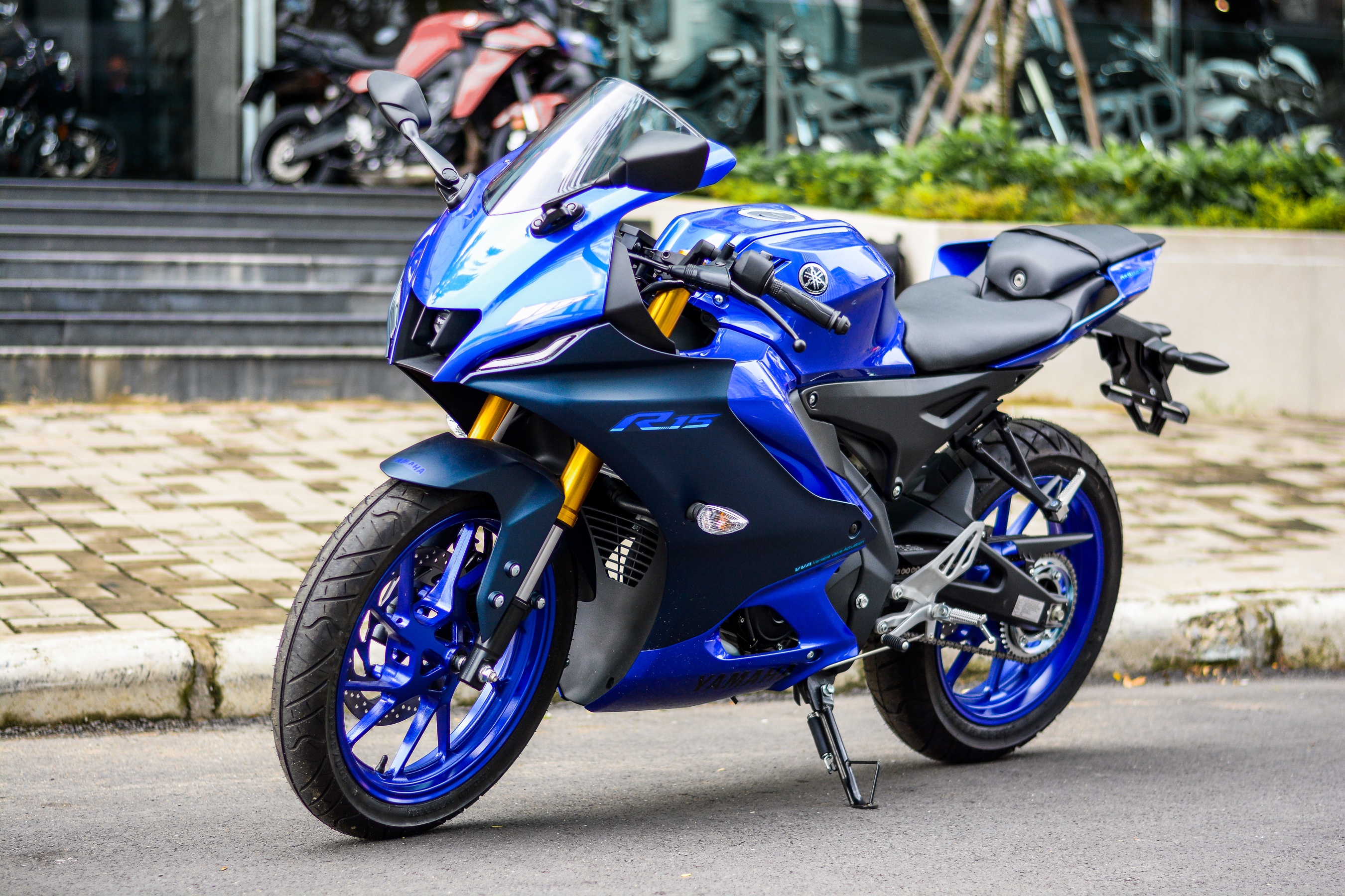 YZF-R15 moi co gi khac anh 1