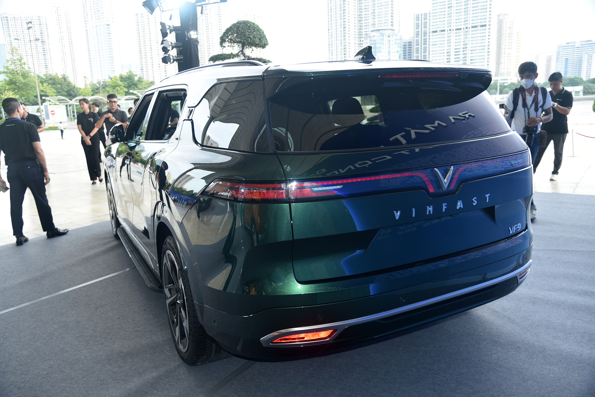VinFast VF 9 trung bay anh 4