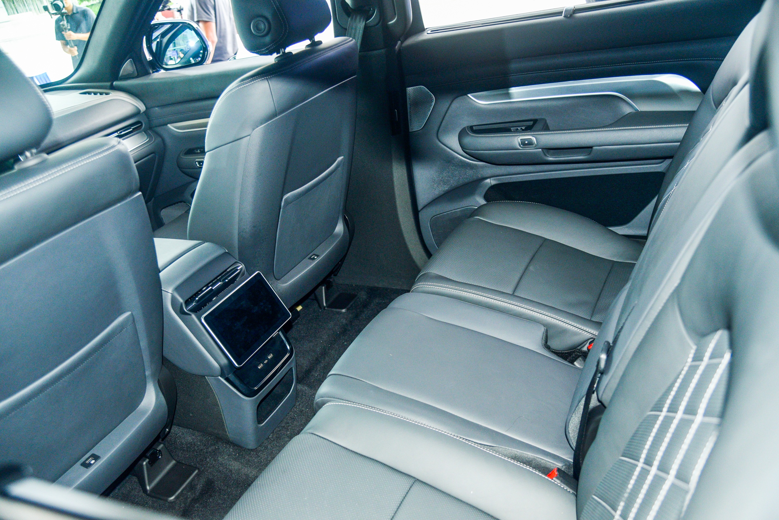 VinFast VF 9 trung bay anh 8