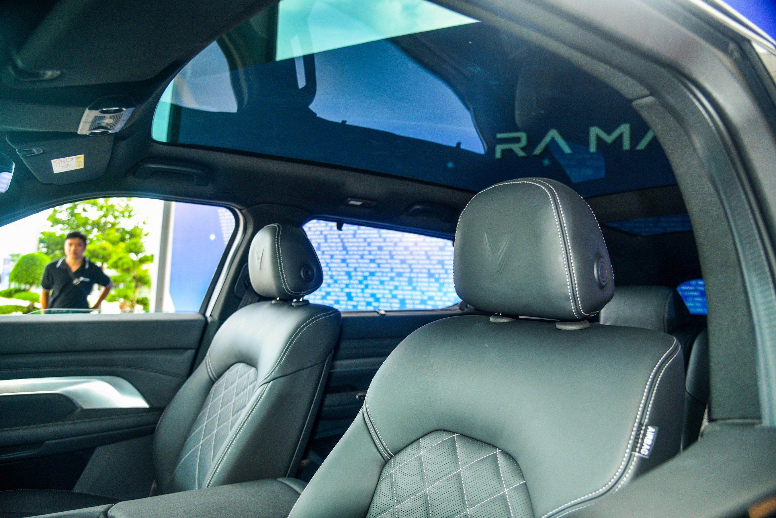 VinFast VF 9 trung bay anh 9