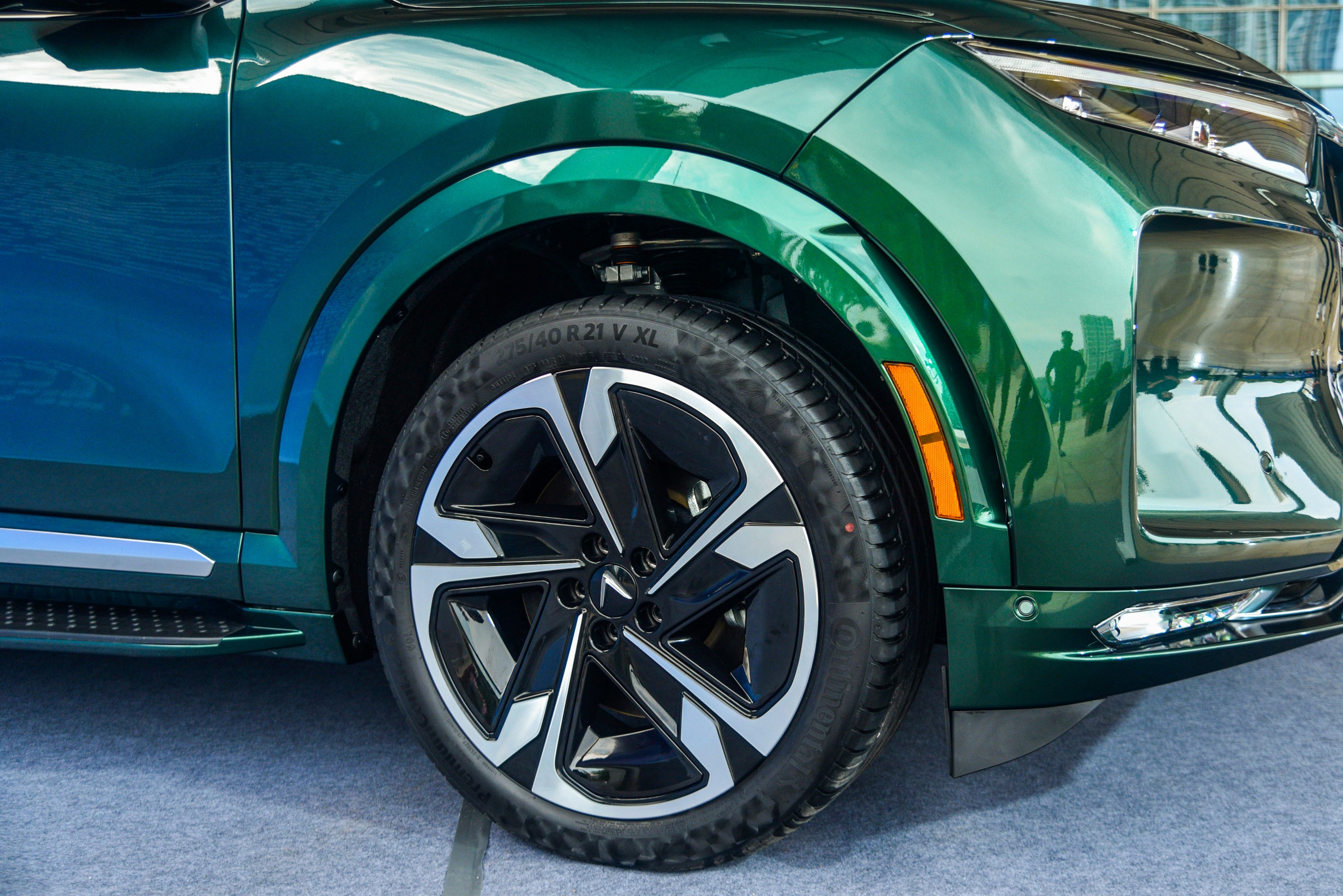 VinFast VF 9 trung bay anh 5