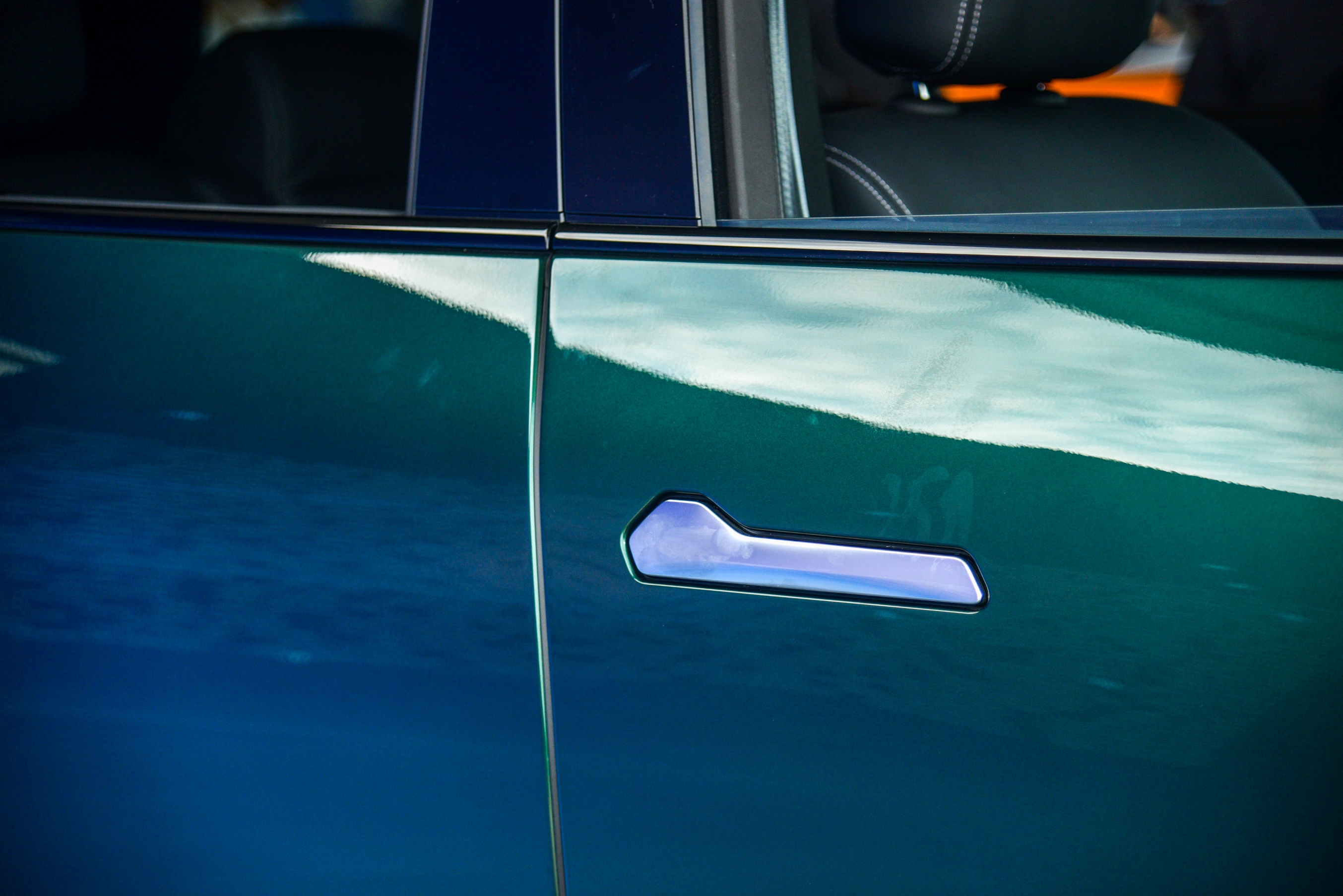 VinFast VF 9 trung bay anh 6