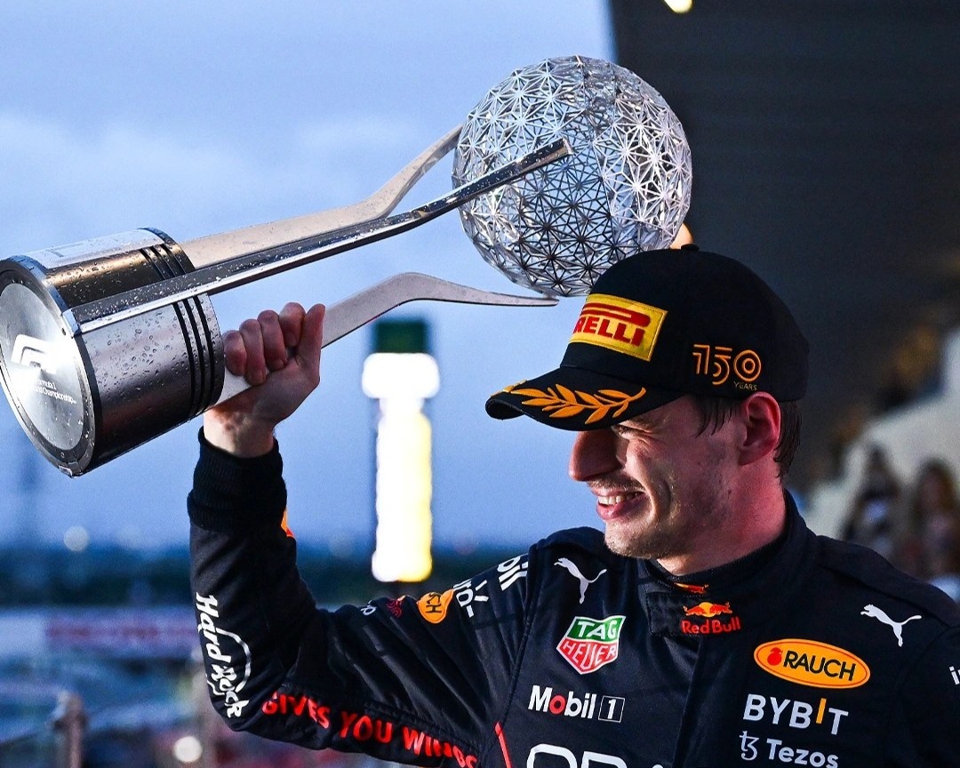 Max Verstappen vo dich mua giai F1 2022 hinh anh