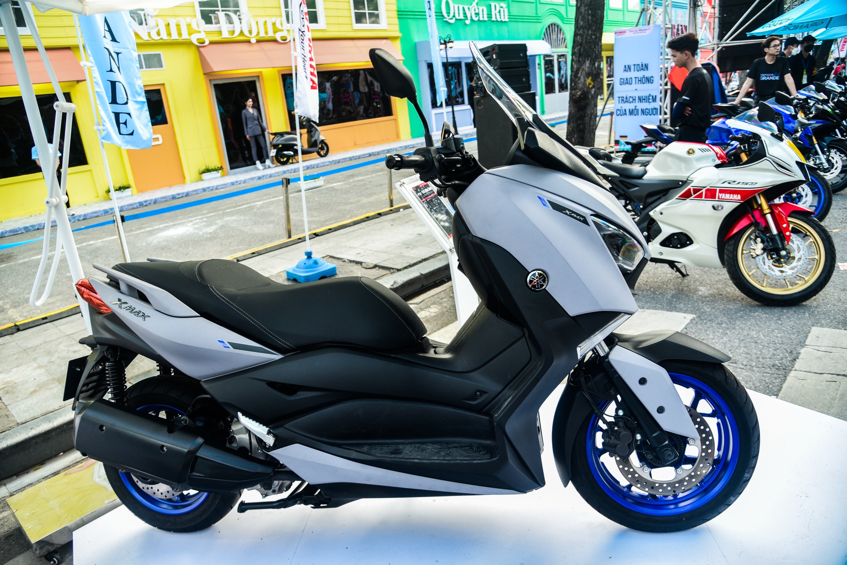 Gia xe Yamaha XMAX 300 anh 9