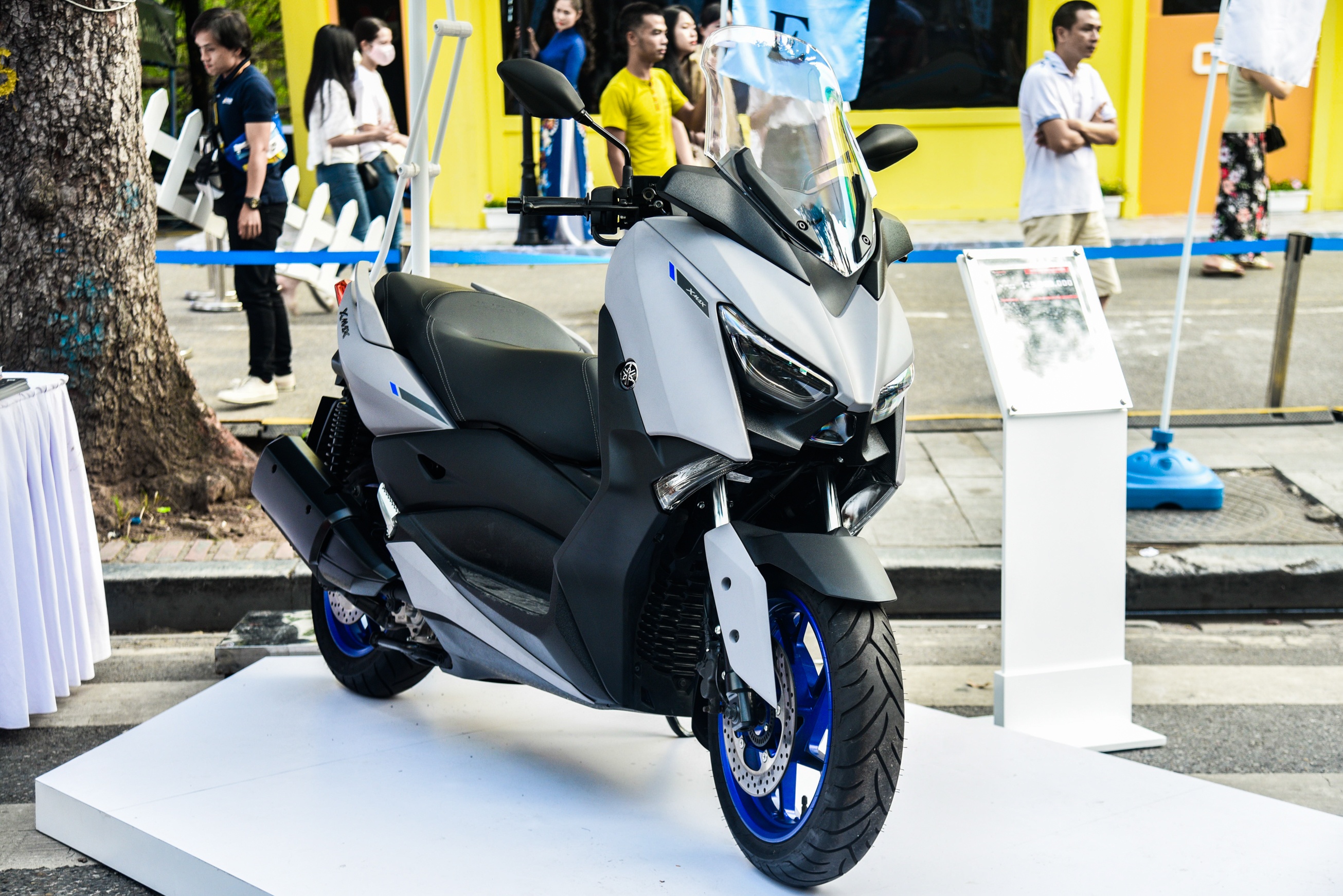 Yamaha XMAX 300 mo ban, lua chon khac ngoai Honda SH 350i hinh anh