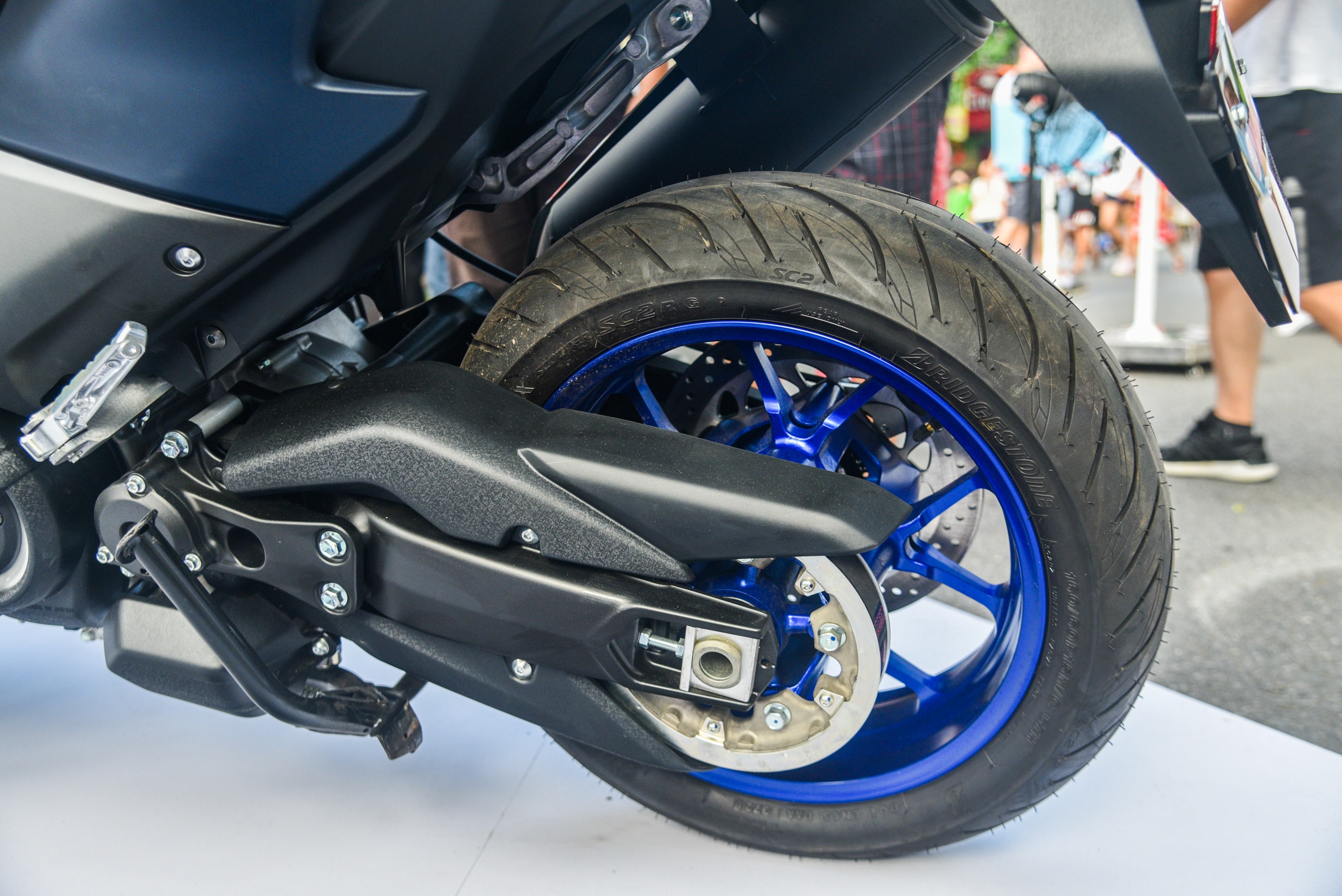 Can canh Yamaha TMAX 560 anh 6