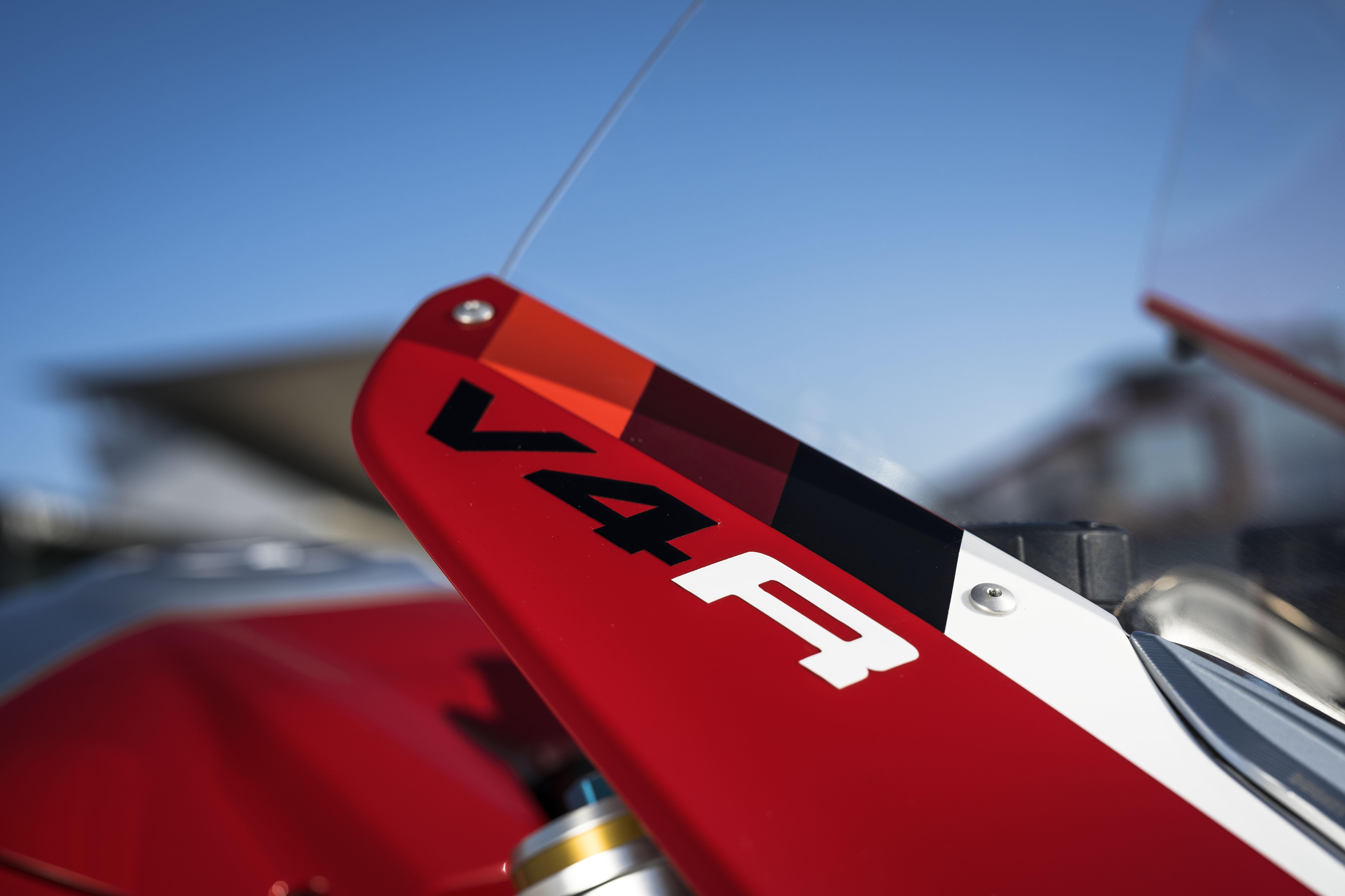 Ducati Panigale V4 R moi anh 7