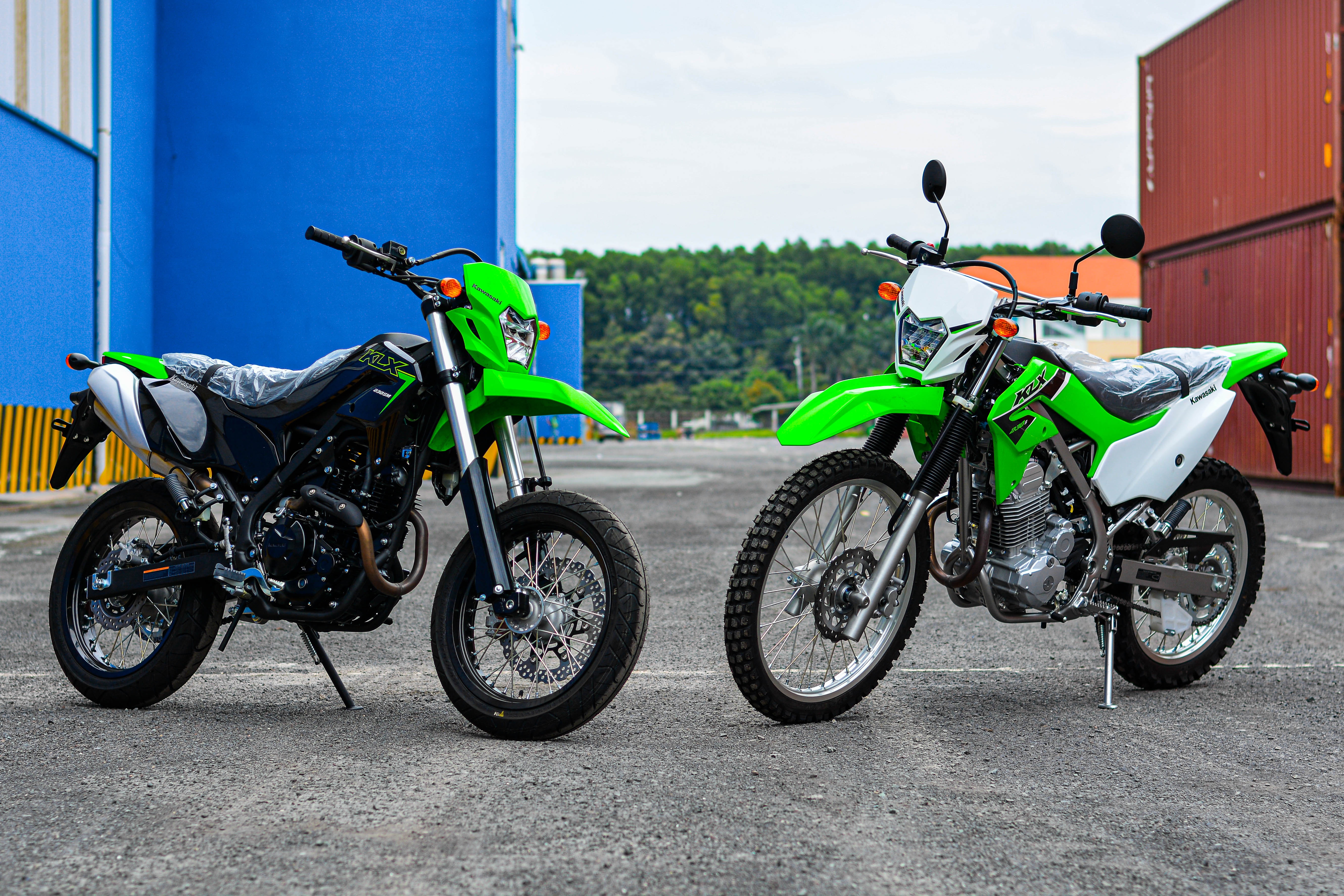 Kawasaki KLX230 gia SH 350i anh 1
