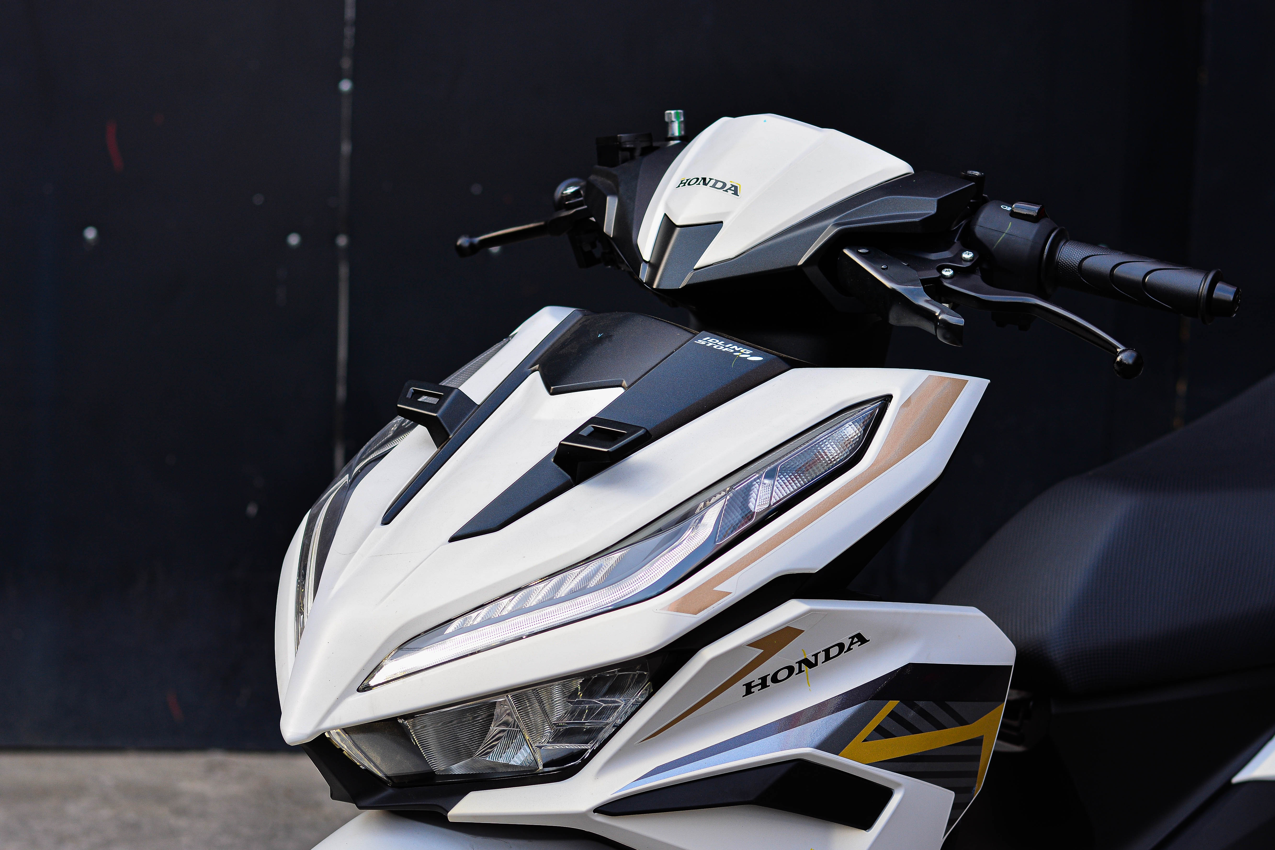 Nhung nang cap tren xe may giup tang tinh an toan hinh anh