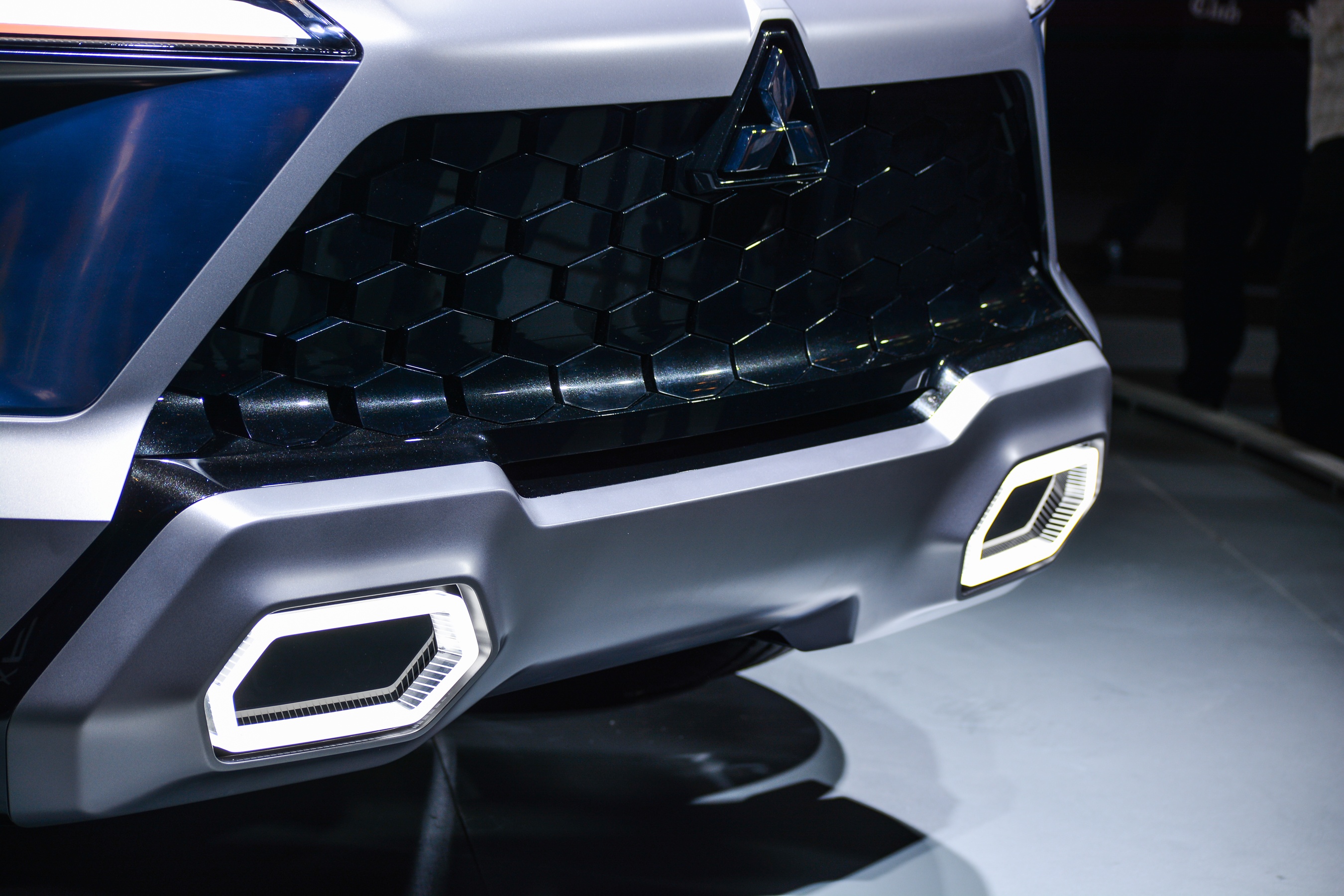 Can canh Mitsubishi XFC Concept anh 4