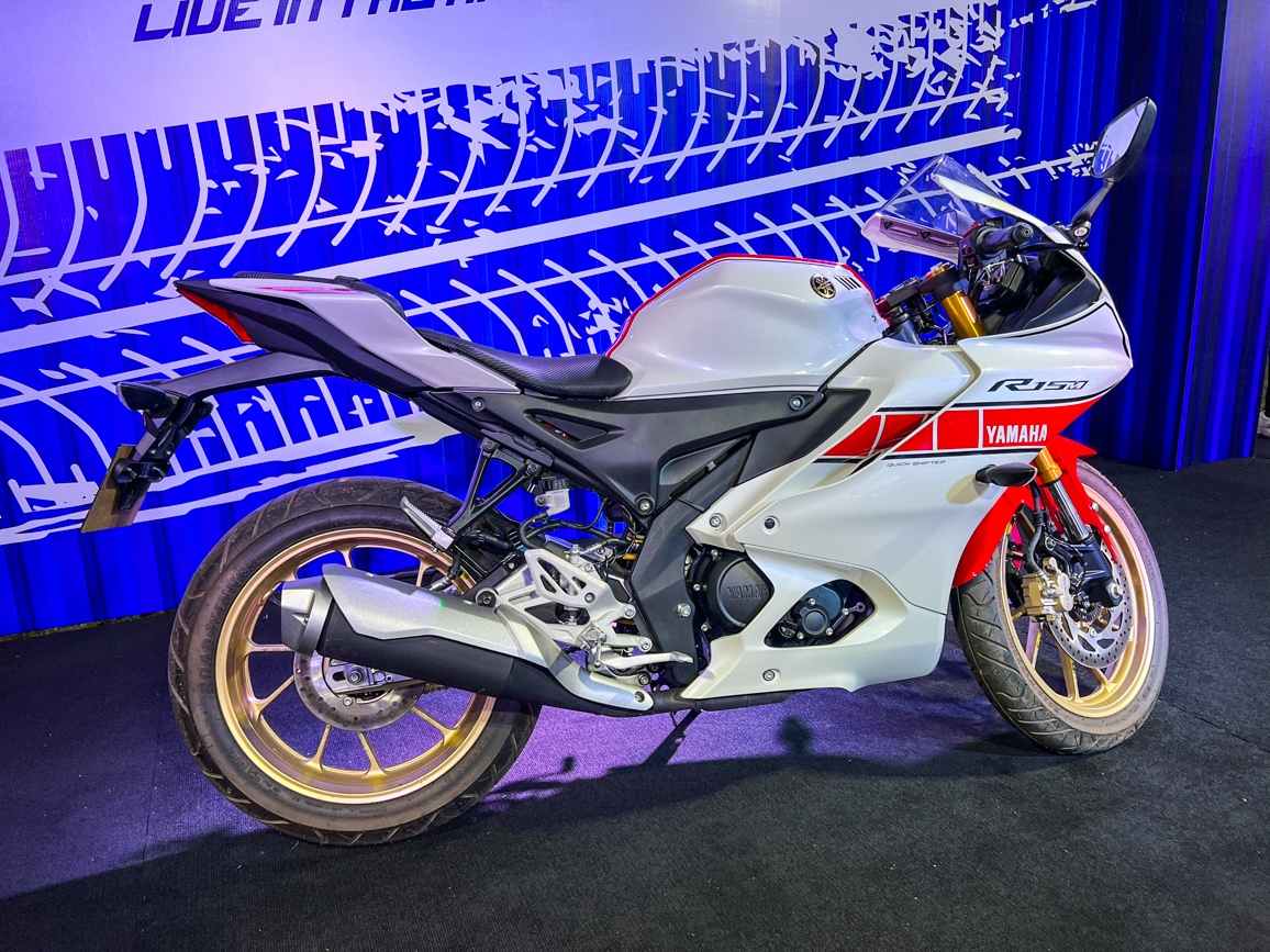 YZF-R15M ban gioi han anh 2