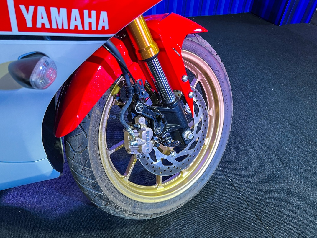 YZF-R15M ban gioi han anh 4