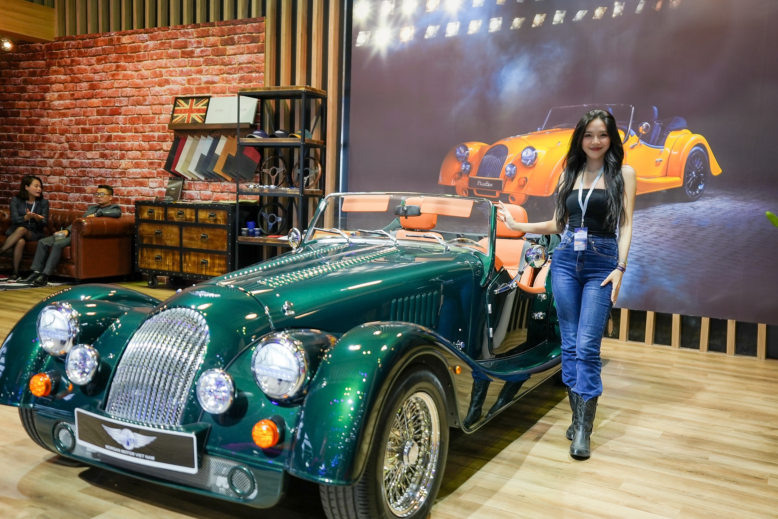 Kham pha xe the thao co dien Morgan Plus Four hinh anh