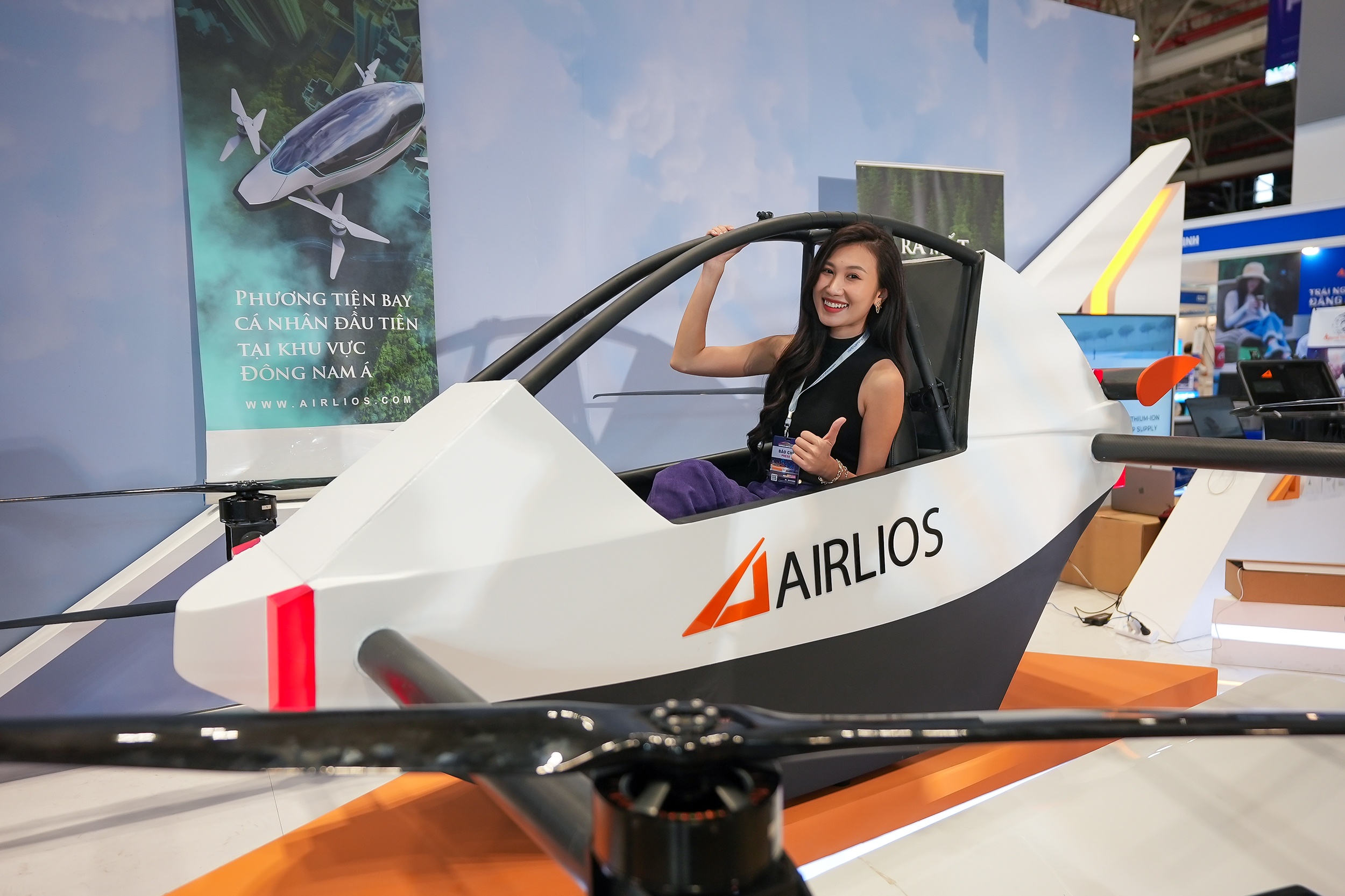 Kham pha moto bay xuat hien tai VMS 2022 hinh anh