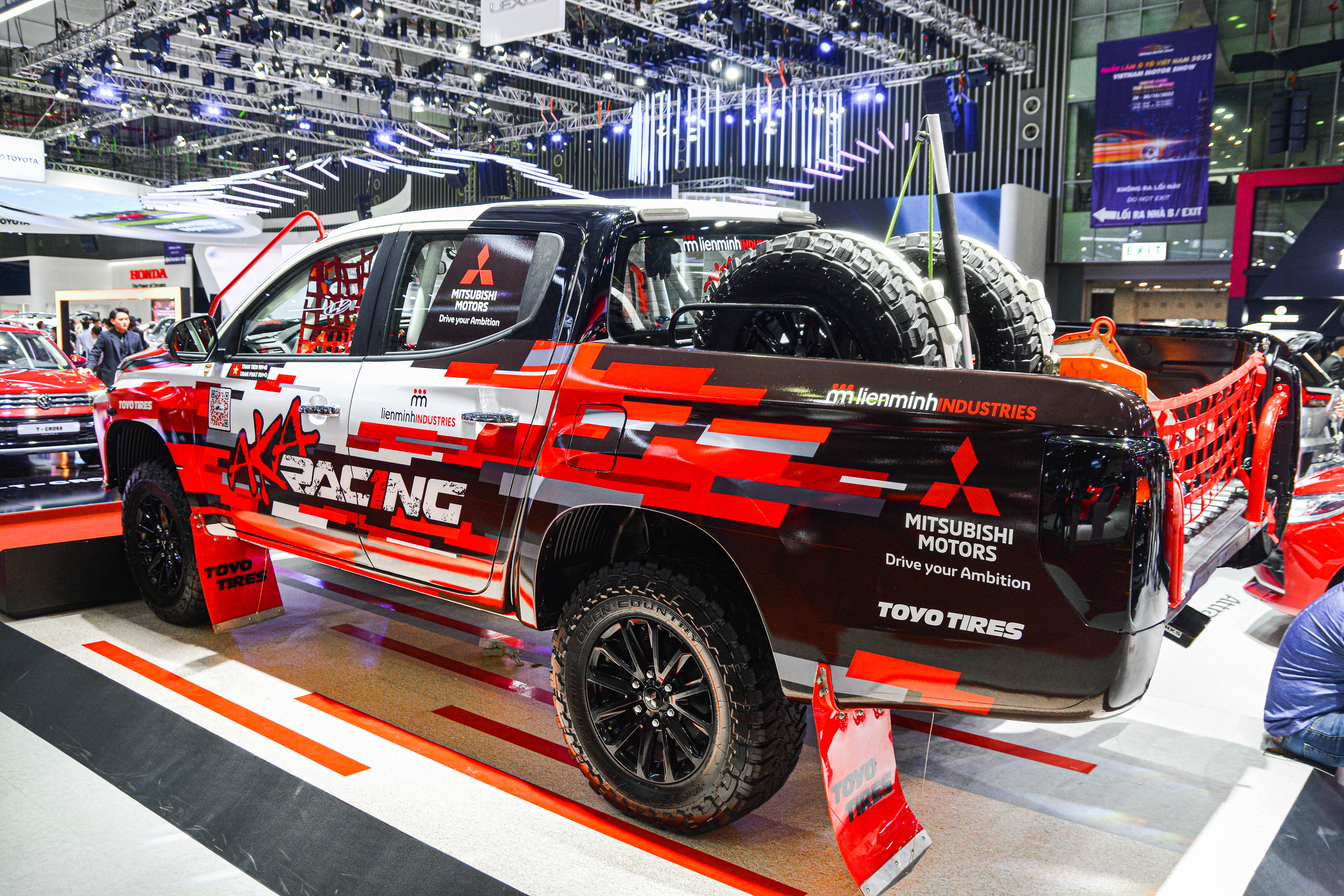 Mitsubishi Triton phien ban dua anh 2