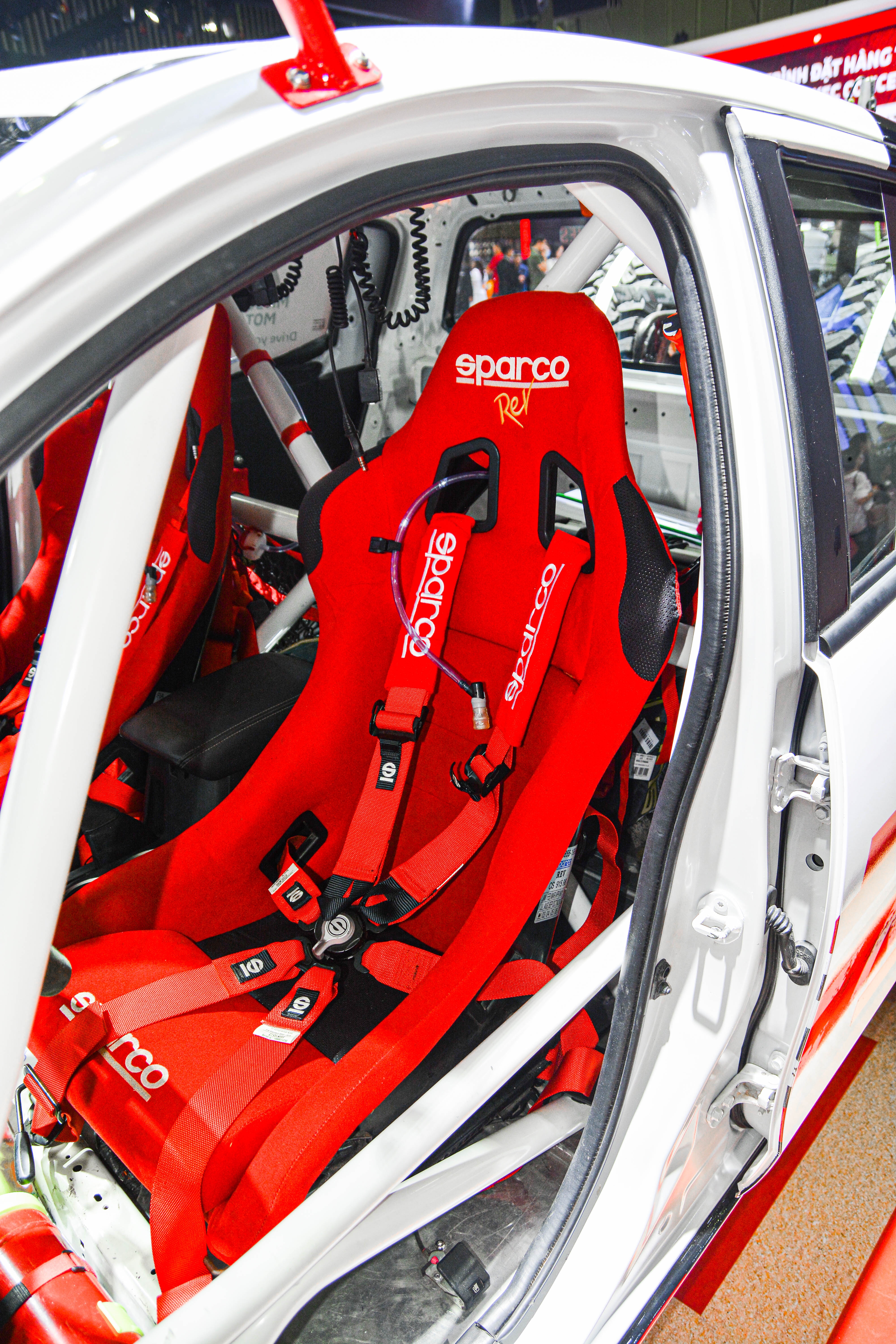 Mitsubishi Triton phiên bản đua ảnh 12 Mitsubishi Triton phien ban dua anh 12