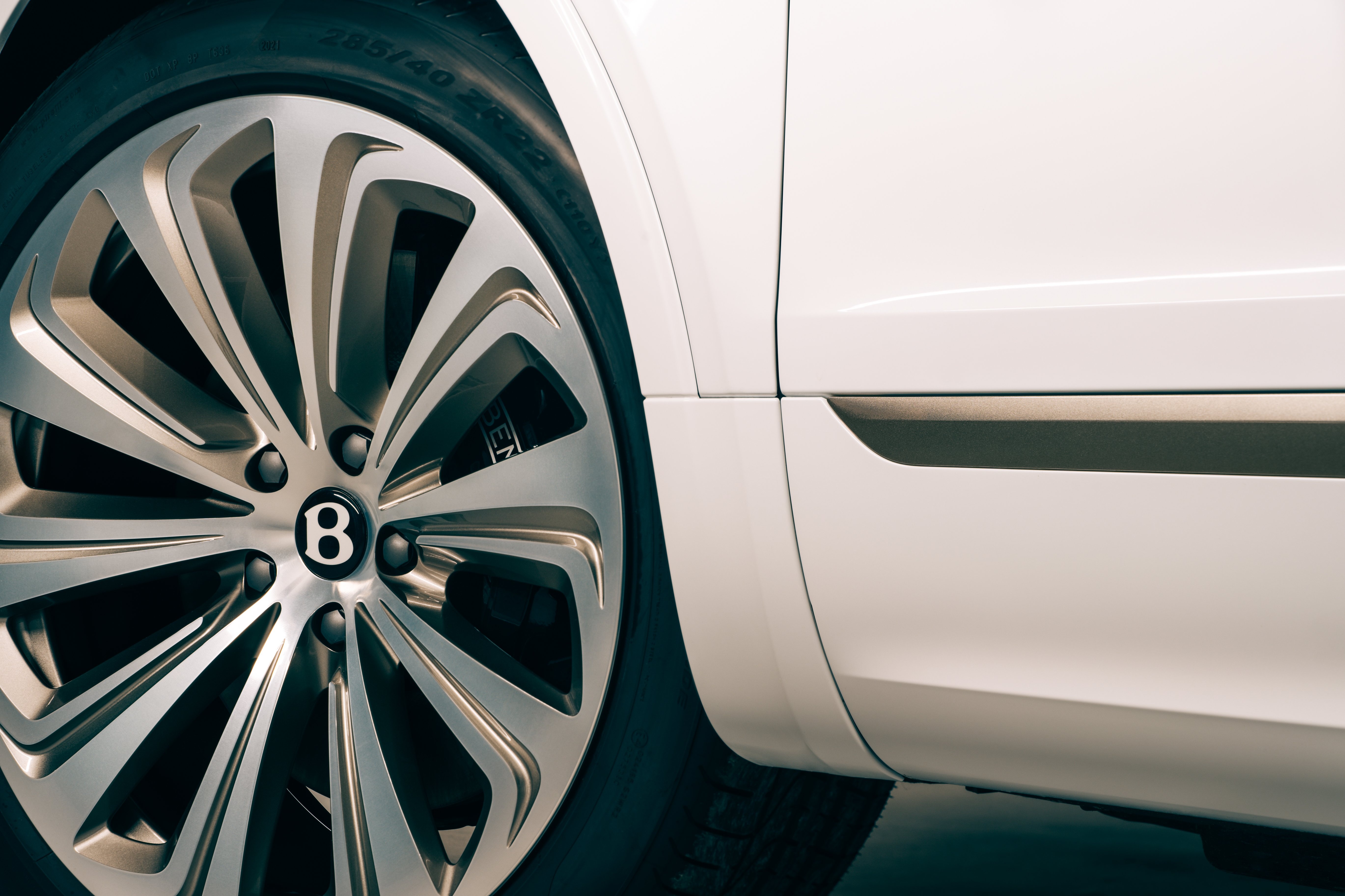 Bentley Bentayga bản giới hạn ảnh 3 Bentley Bentayga ban gioi han anh 3