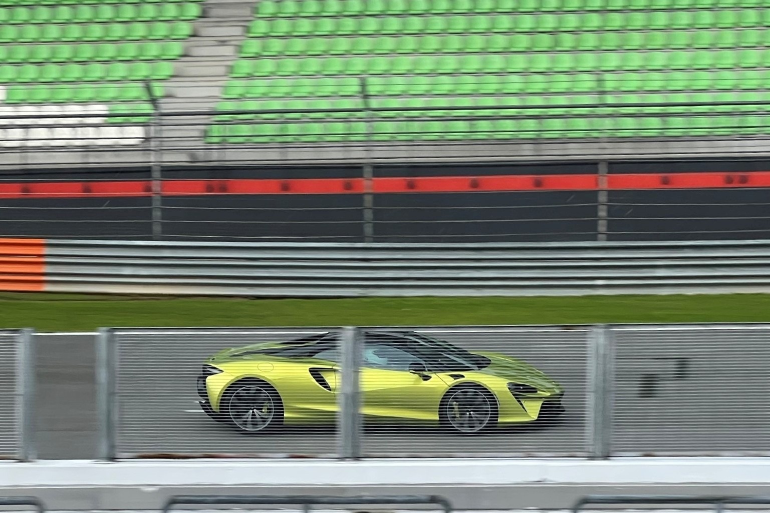 Cam lai sieu xe, tot nhat van la tren duong dua hinh anh