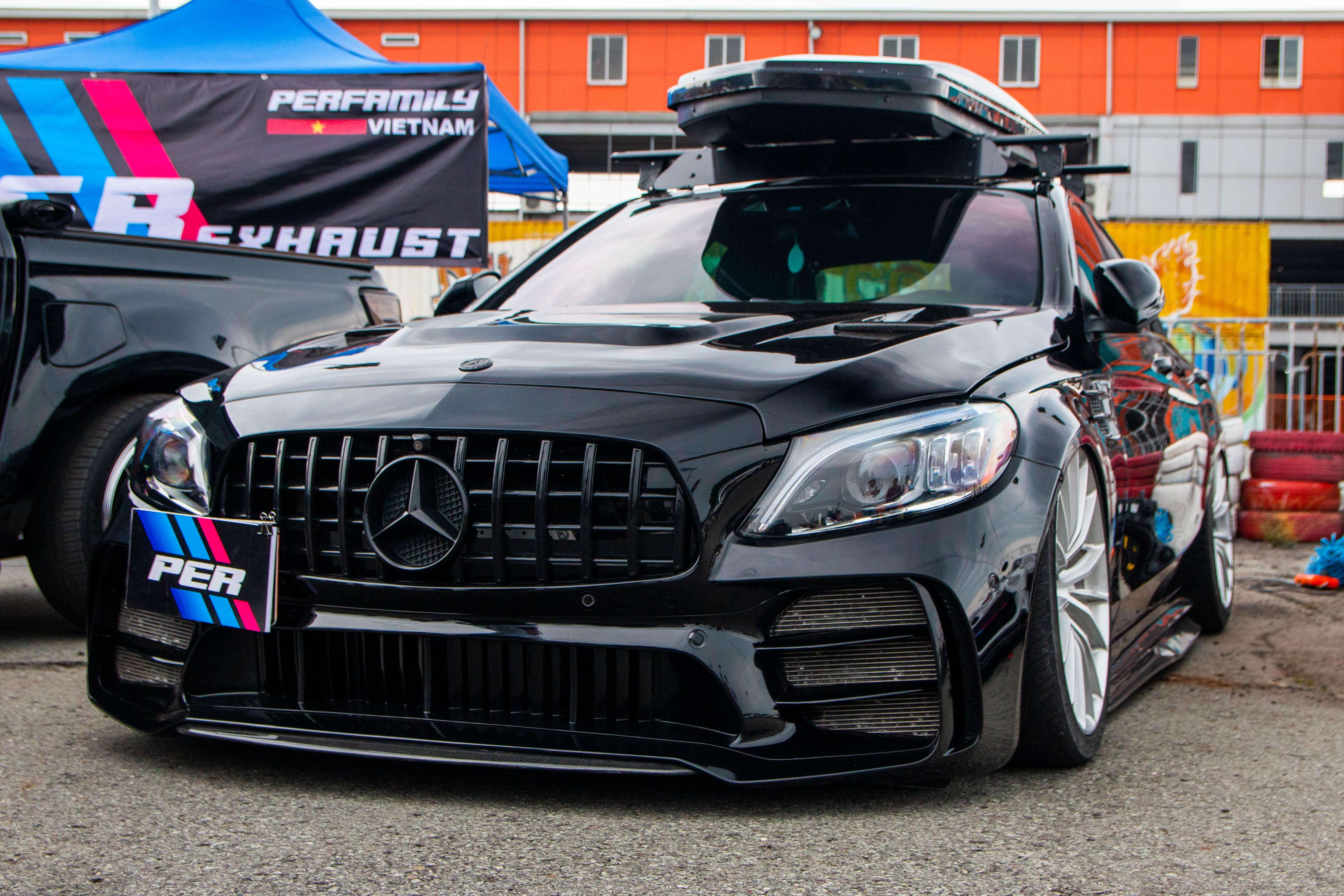 Mercedes-Benz C 300 bien hinh voi ban do gam thap tai Viet Nam hinh anh