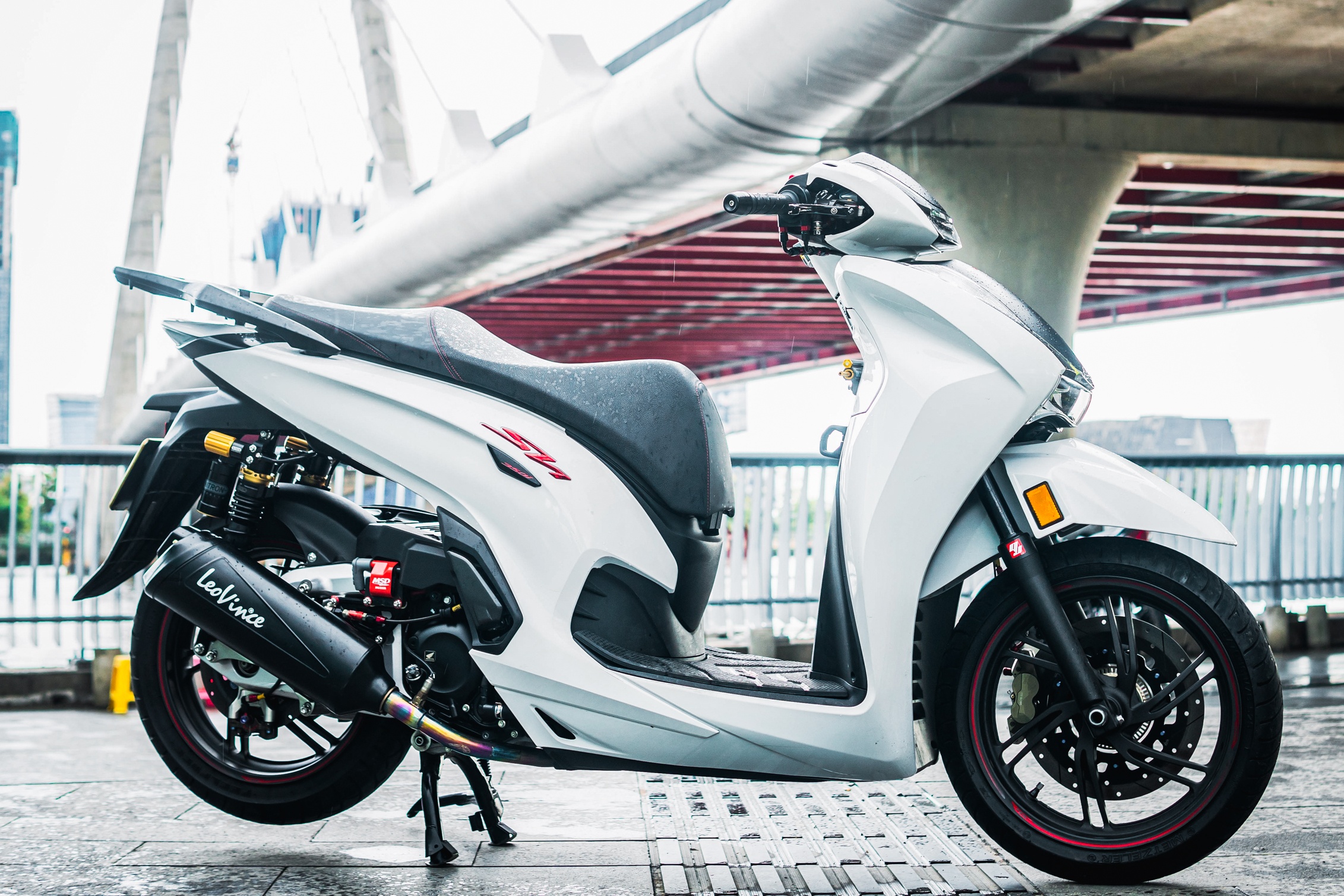 Honda SH 350i voi goi do hon nua ty dong hinh anh