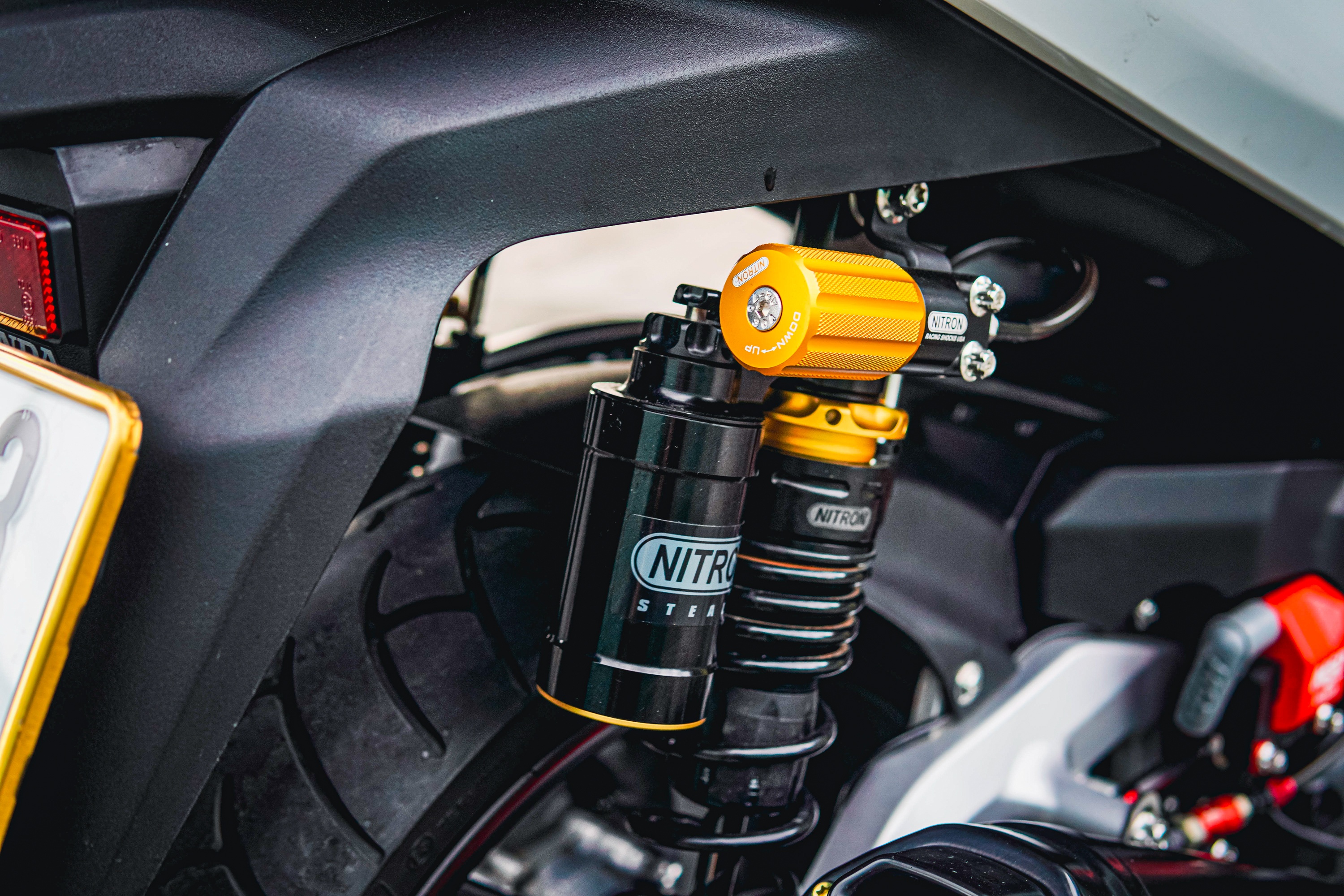 SH 350i do nua ty anh 6