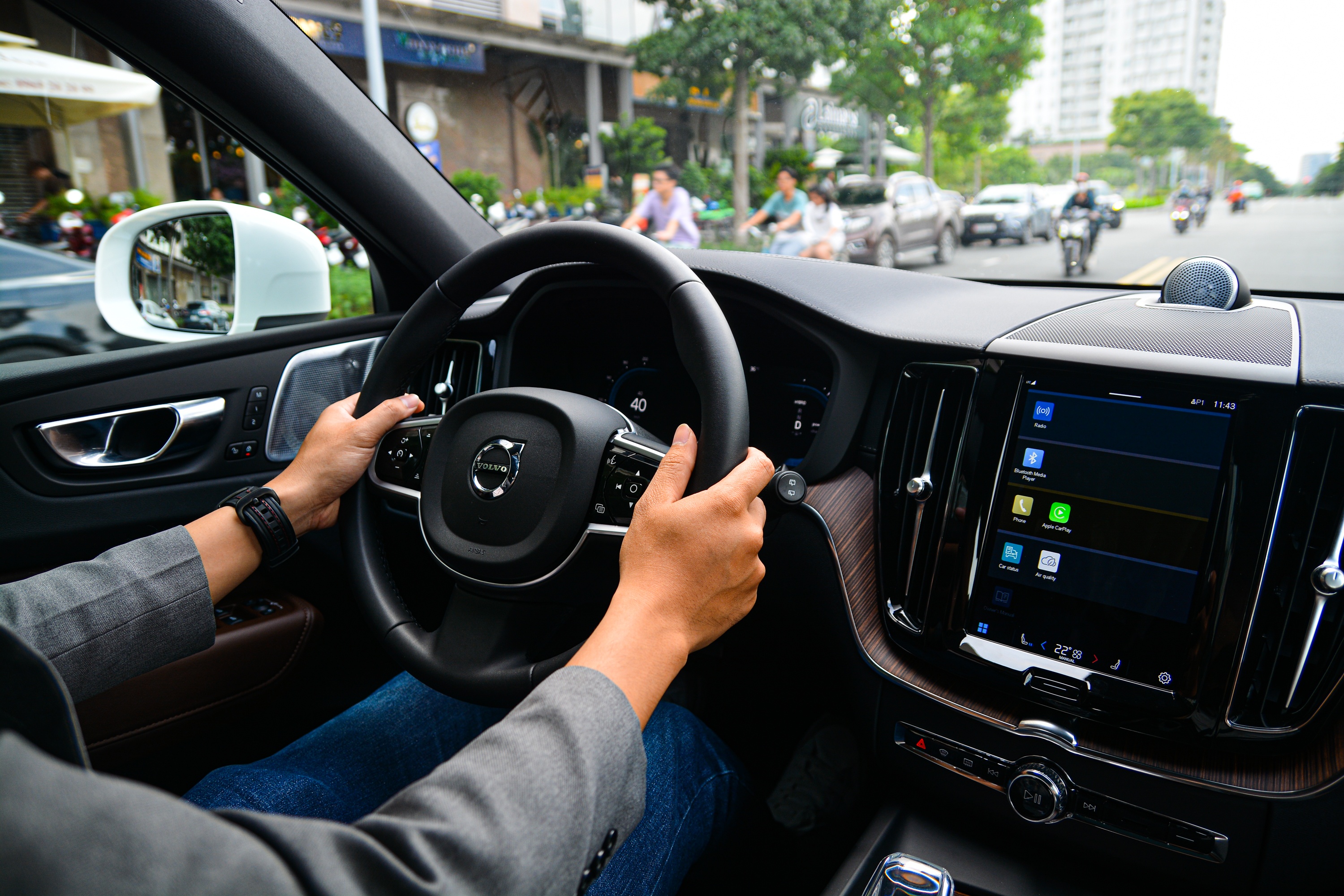 Can canh XC60 Recharge Ultimate anh 11