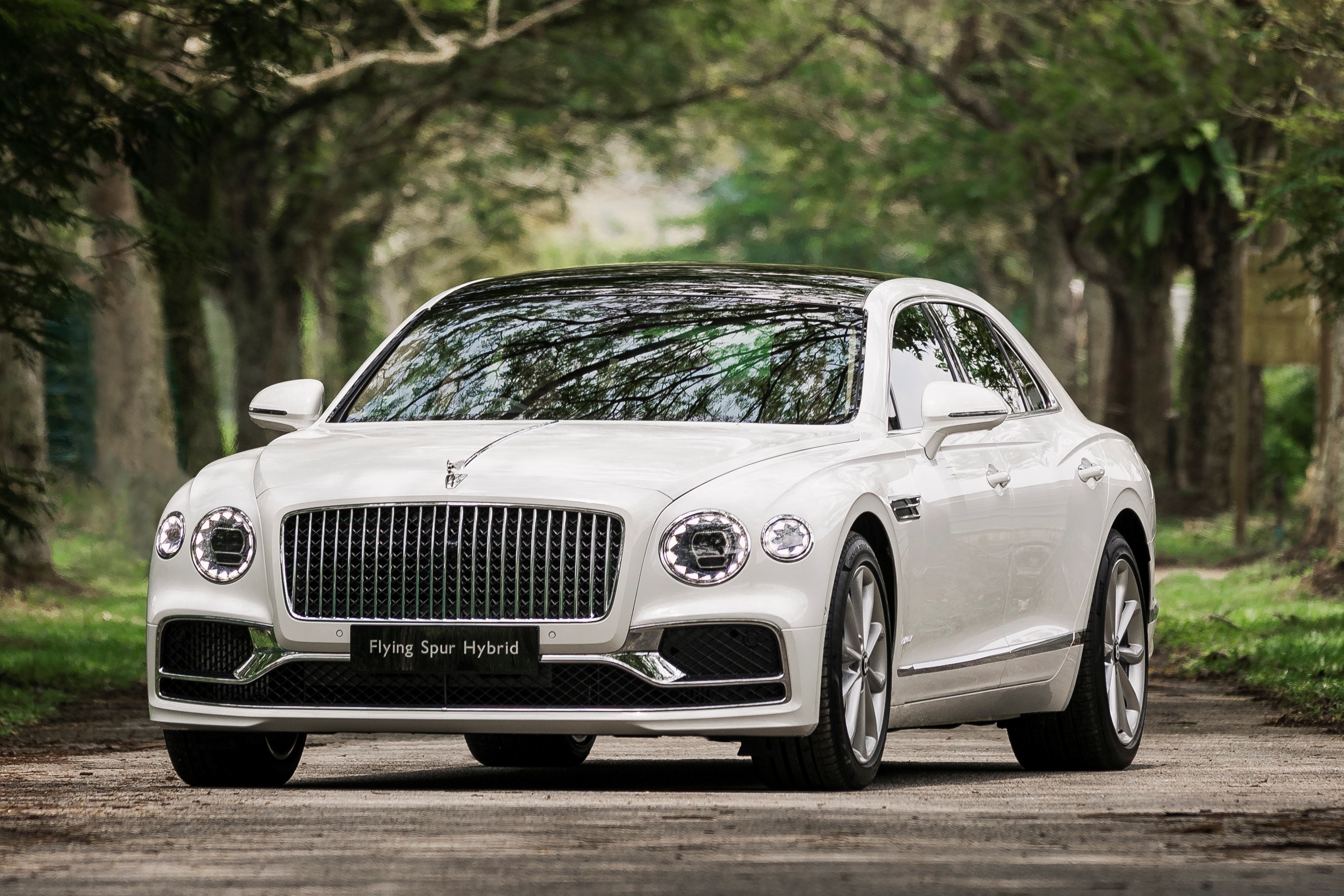 Danh gia Bentley Flying Spur Hybrid - xe xanh gia tu 16,8 ty dong hinh anh