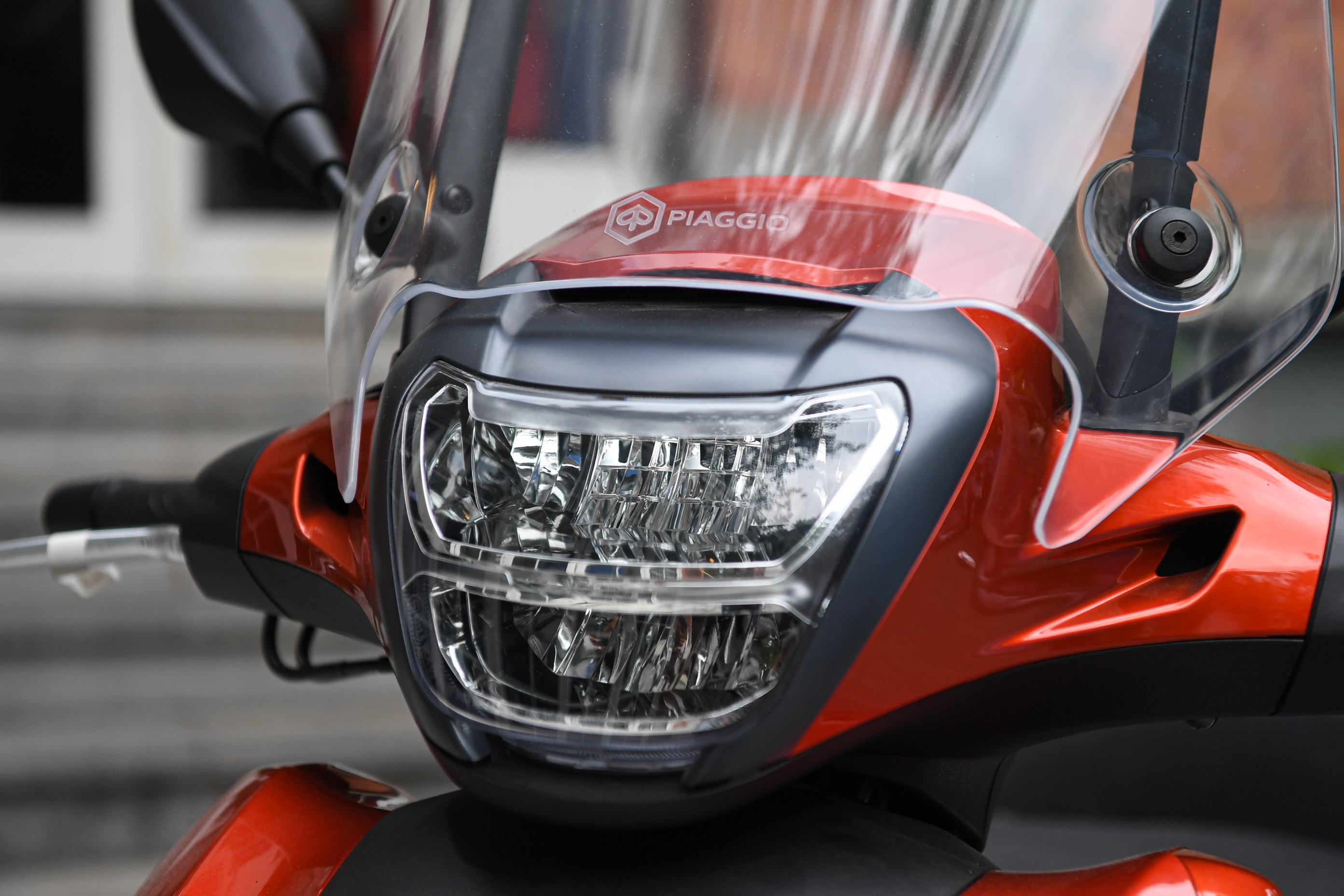 Piaggio Beverly doi thu SH350i anh 3