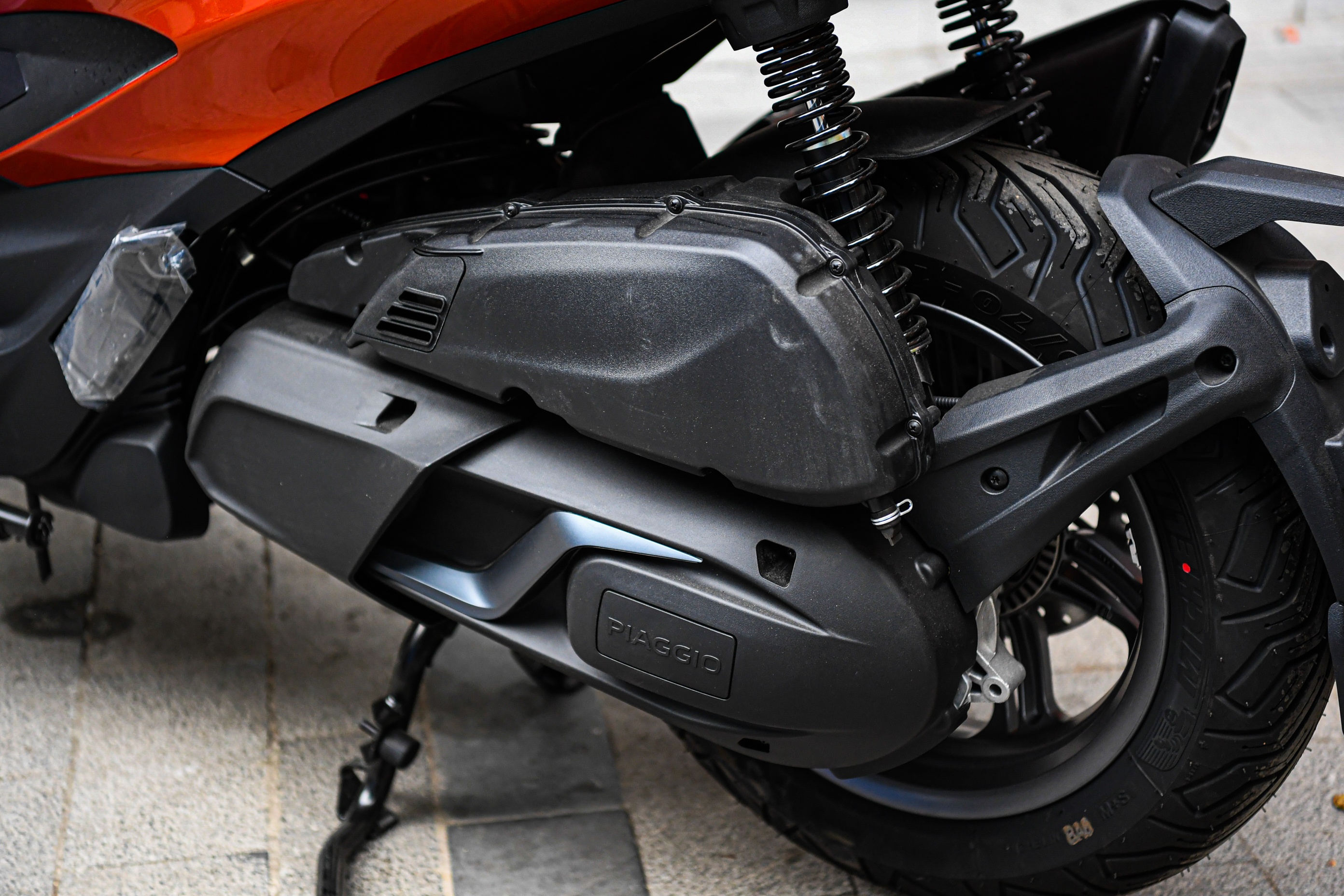 SH 350i hay Piaggio Beverly anh 5