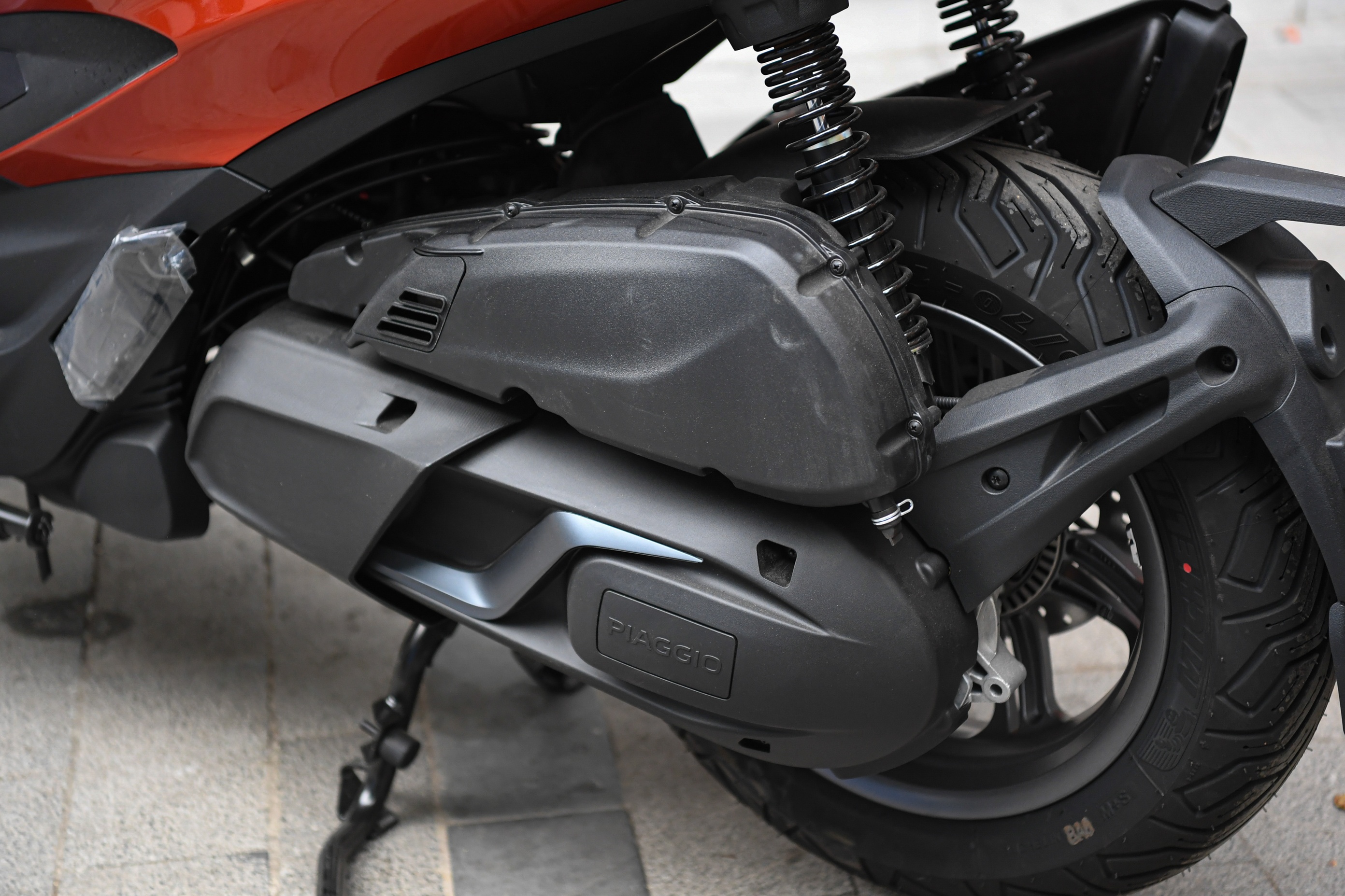 Piaggio Beverly doi thu SH350i anh 11