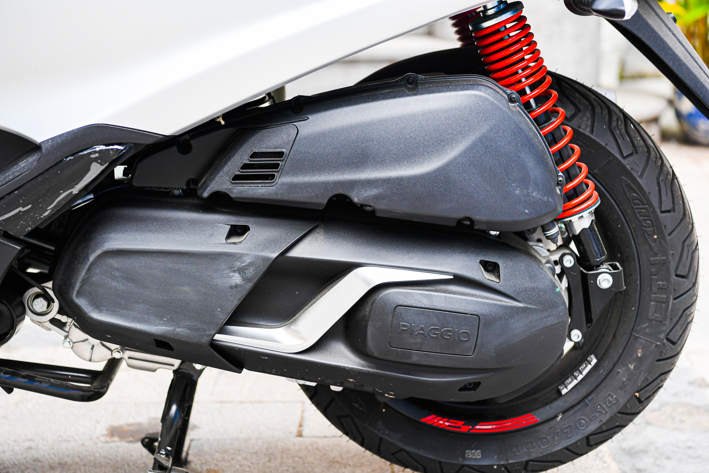 Gia xe ga Piaggio MP3 anh 12