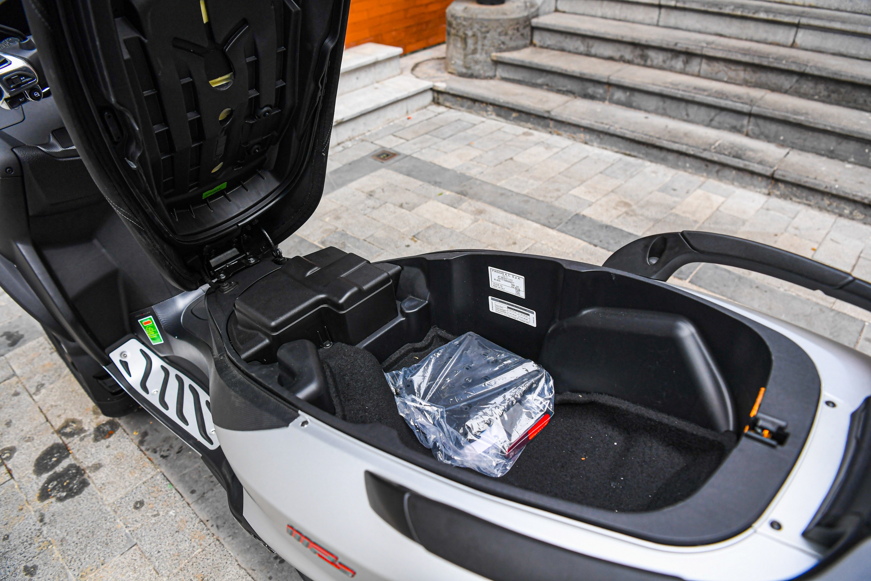 Gia xe ga Piaggio MP3 anh 11