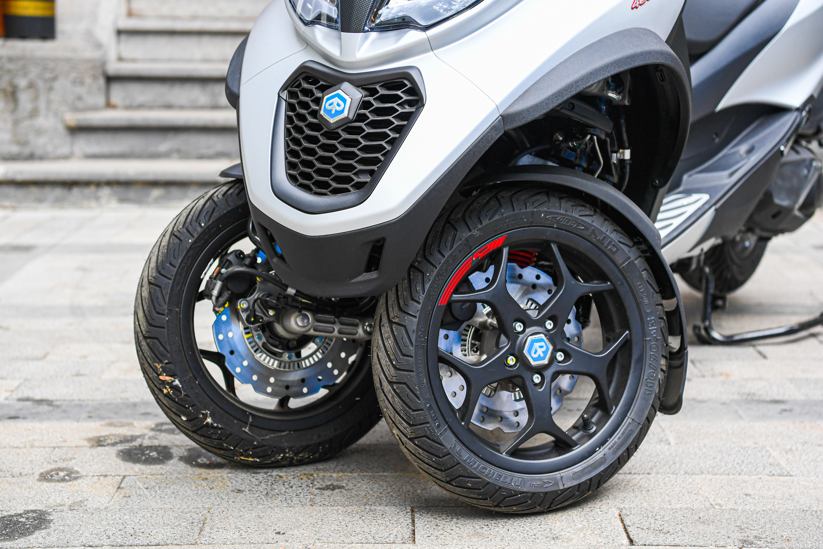 Gia xe ga Piaggio MP3 anh 4