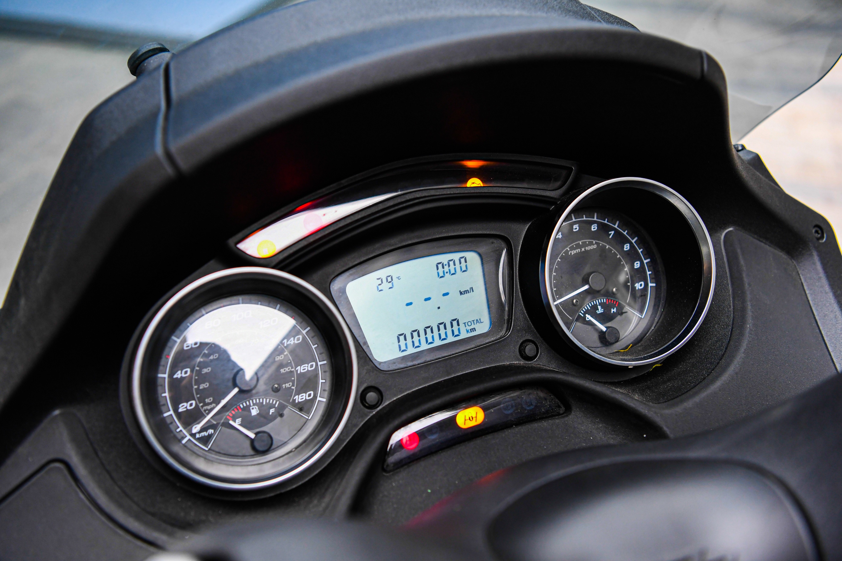 Gia xe ga Piaggio MP3 anh 6