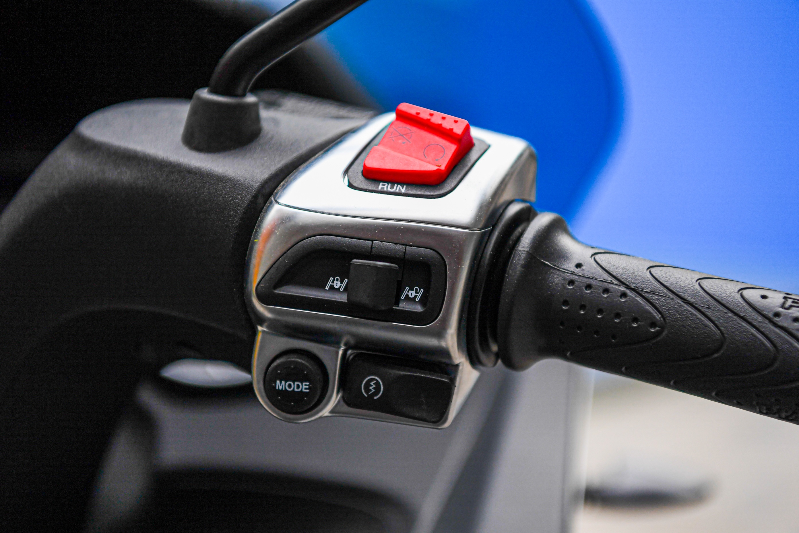 Giá xe ga Piaggio MP3 ảnh 8 Gia xe ga Piaggio MP3 anh 8