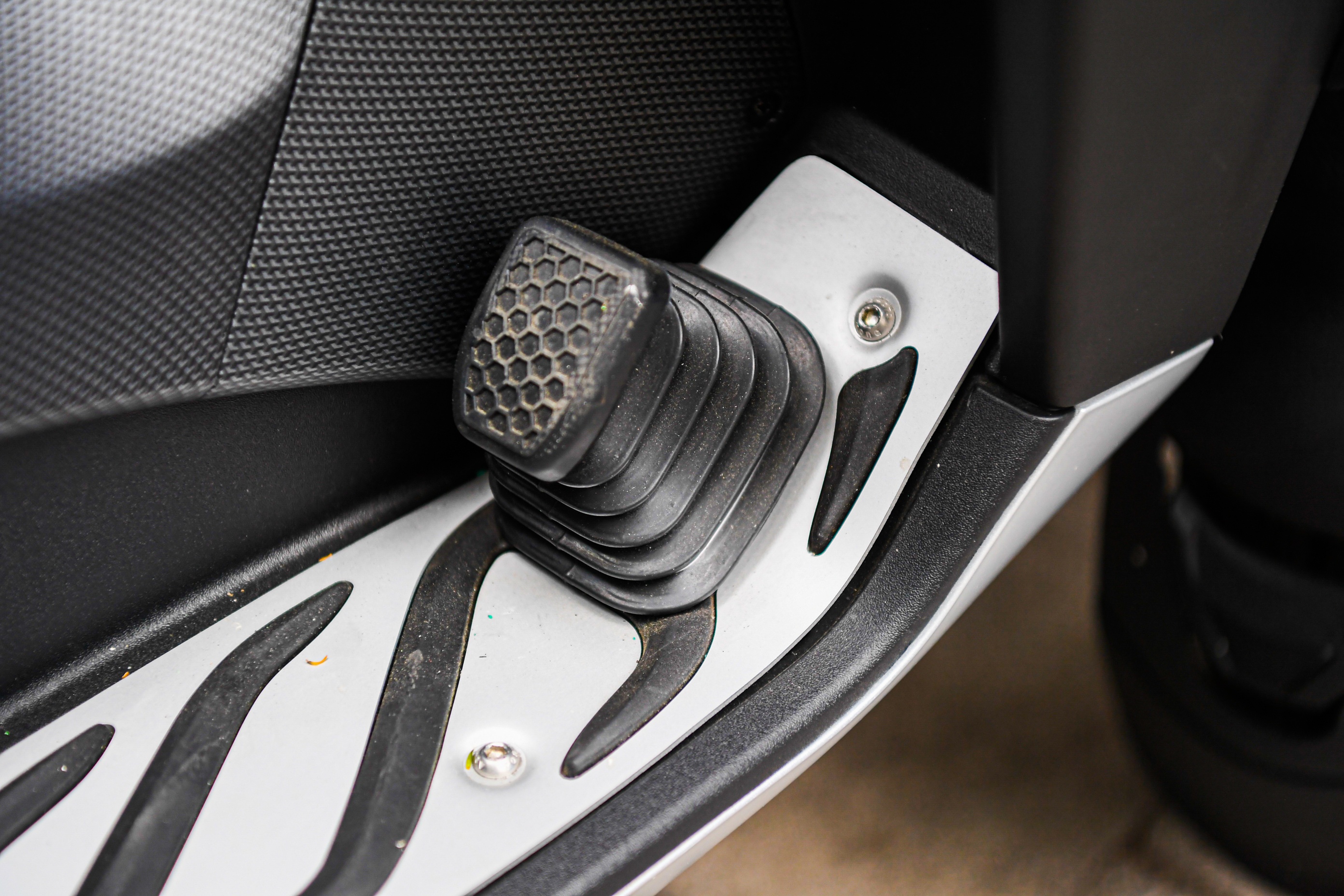 Gia xe ga Piaggio MP3 anh 9