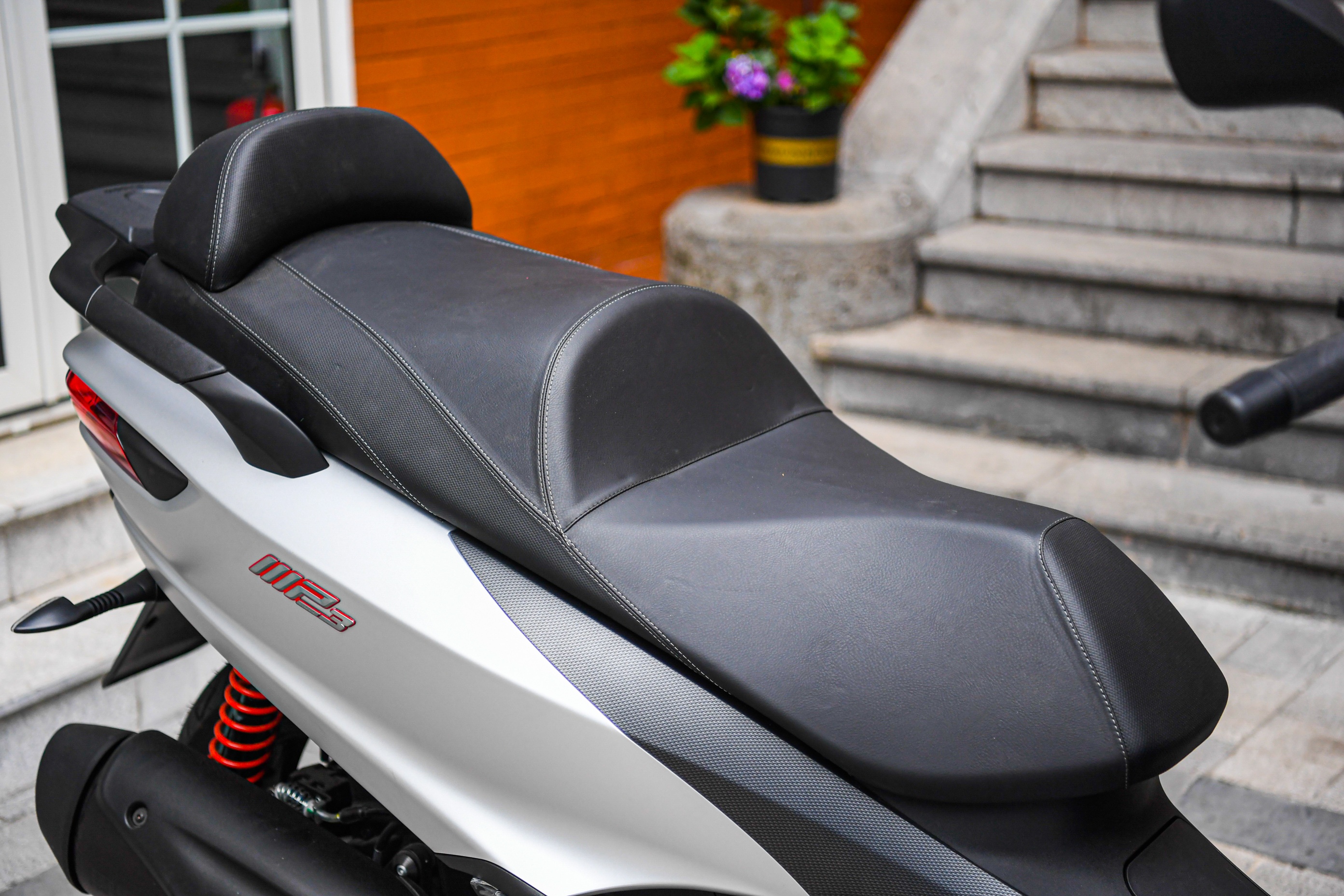 Gia xe ga Piaggio MP3 anh 10