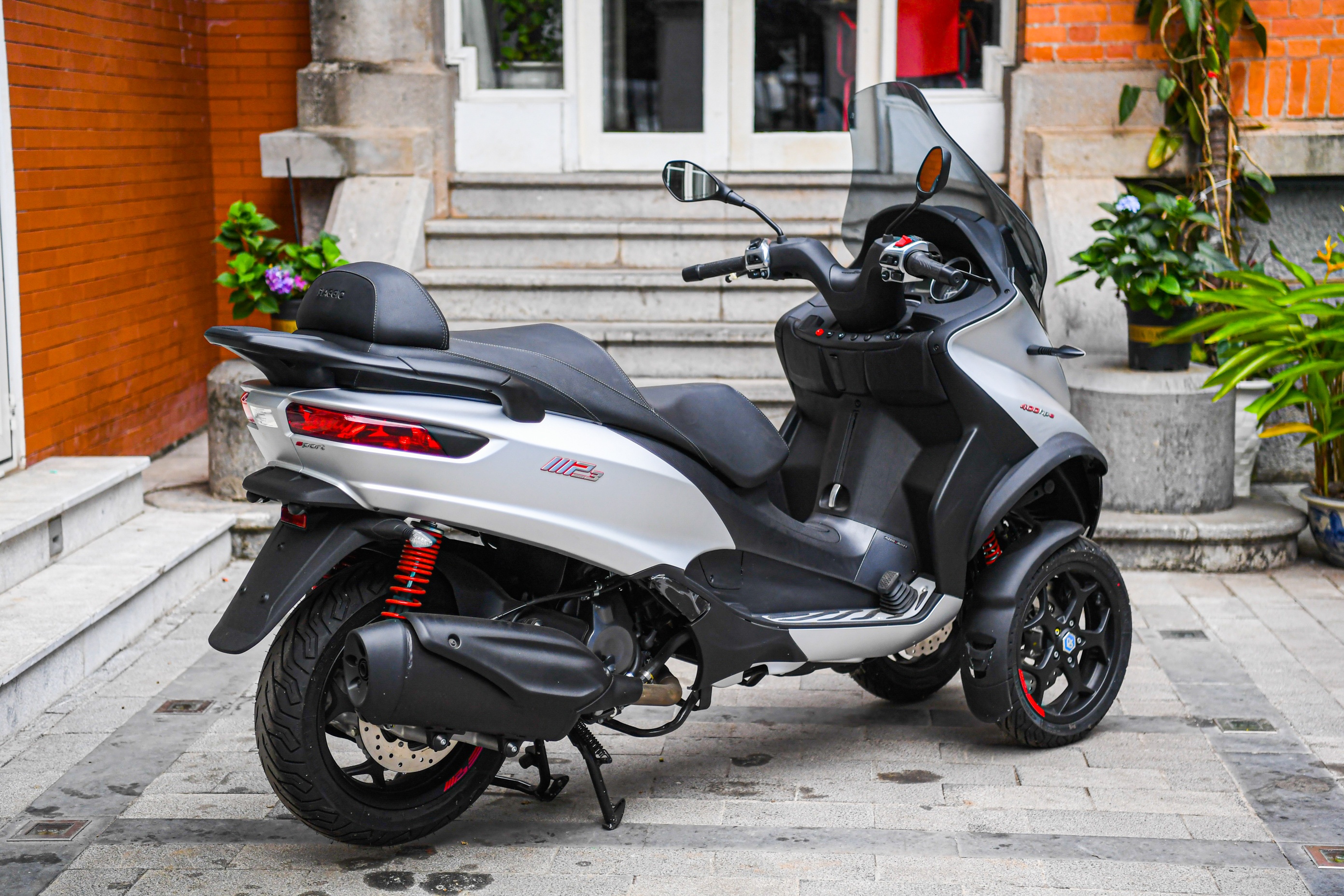 Gia xe ga Piaggio MP3 anh 3